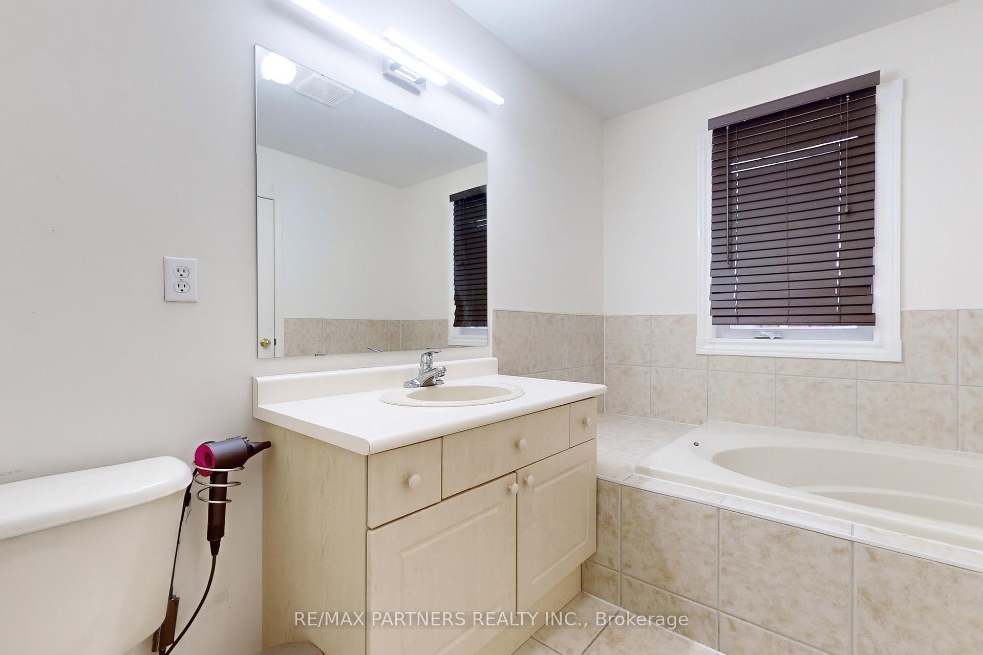 Photo 22 of 324 Castlemore Avenue, Markham, Berczy — HOMEH