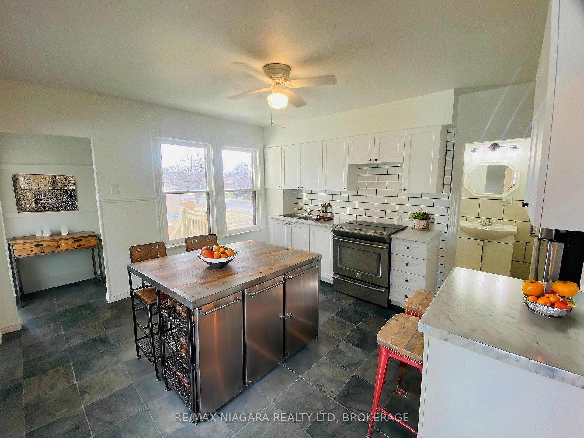 Photo 1 of 442 King Street, Welland, Lincoln/Crowland — HOMEH
