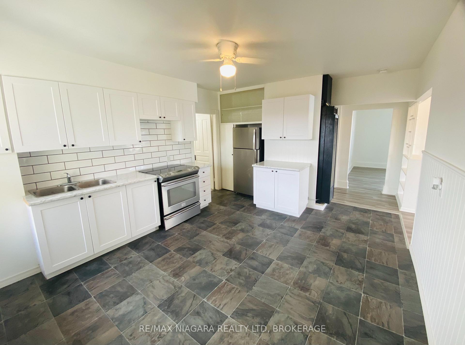 Photo 3 of 442 King Street, Welland, Lincoln/Crowland — HOMEH