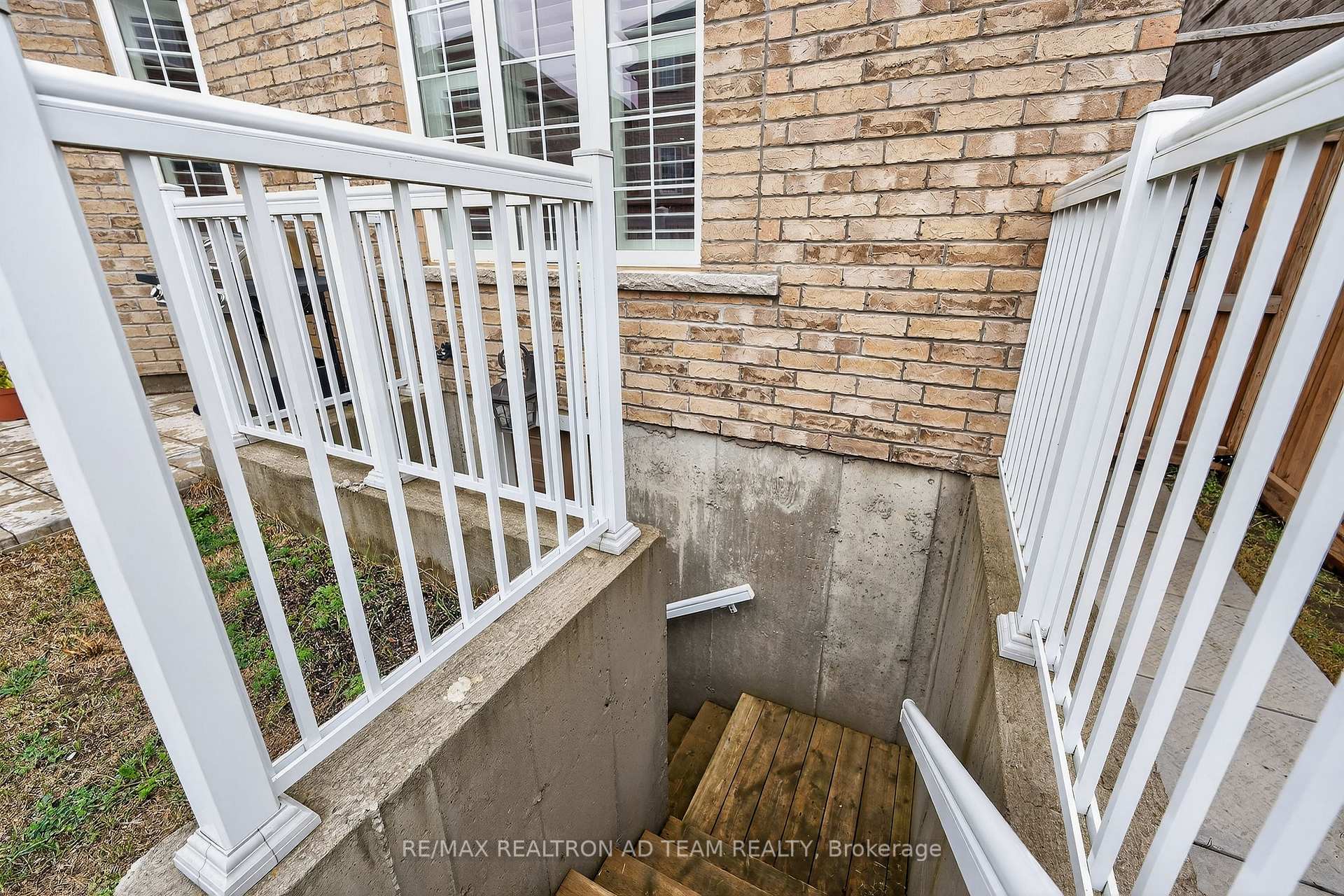 Photo 41 of 676 Audley Road S, Ajax, South East — HOMEH
