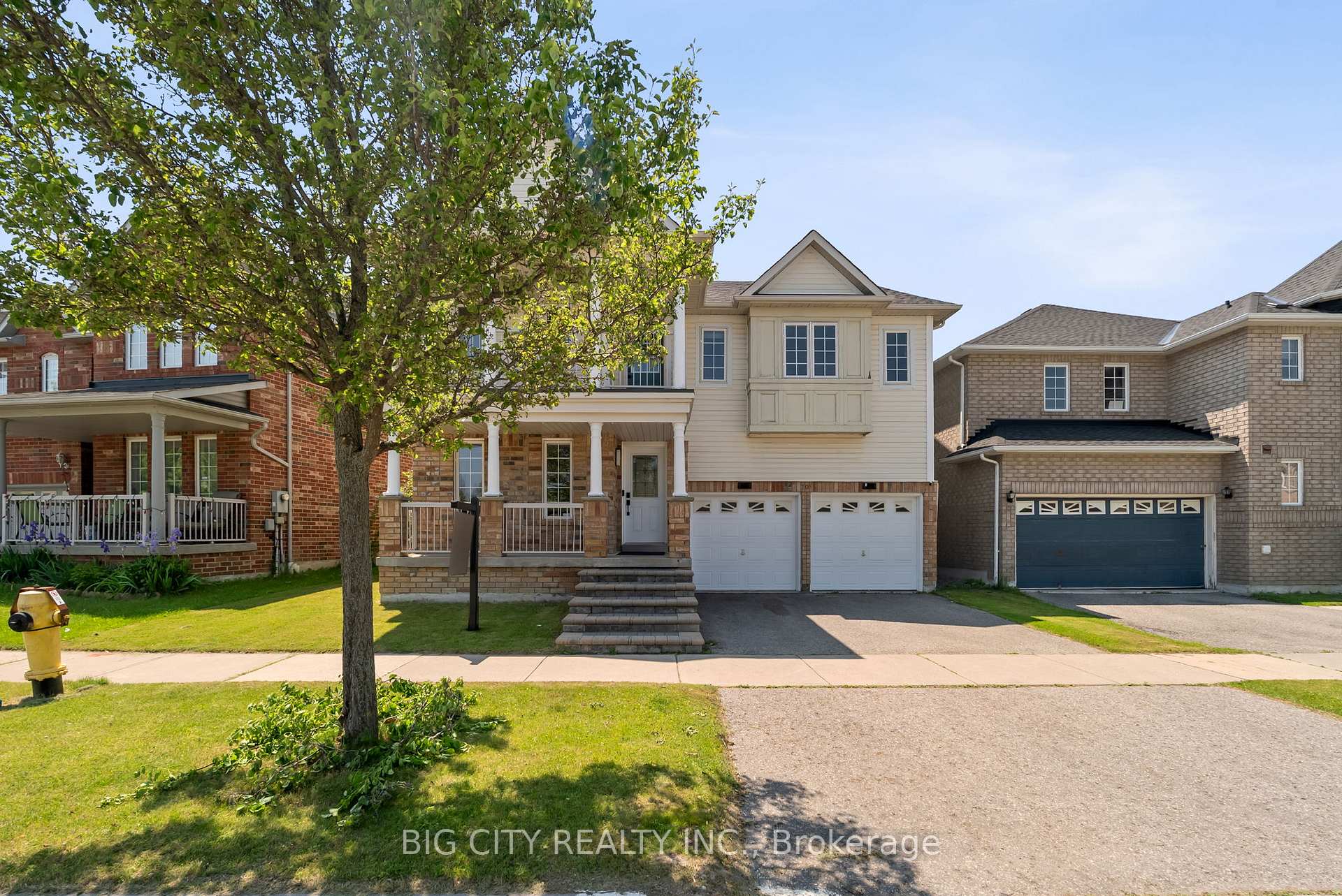Photo 2 of 70 Greenhalf Drive, Ajax, South East — HOMEH
