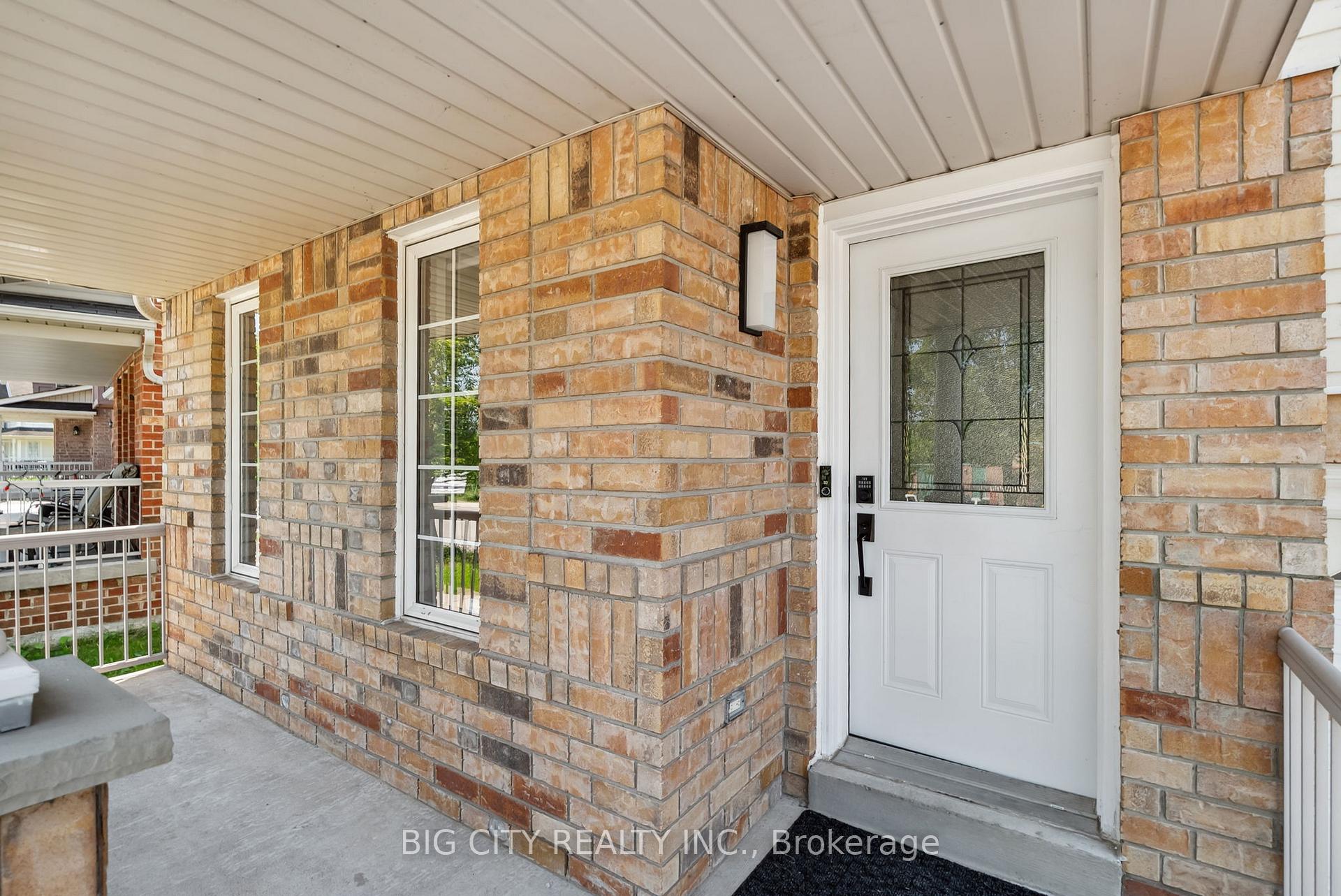 Photo 4 of 70 Greenhalf Drive, Ajax, South East — HOMEH