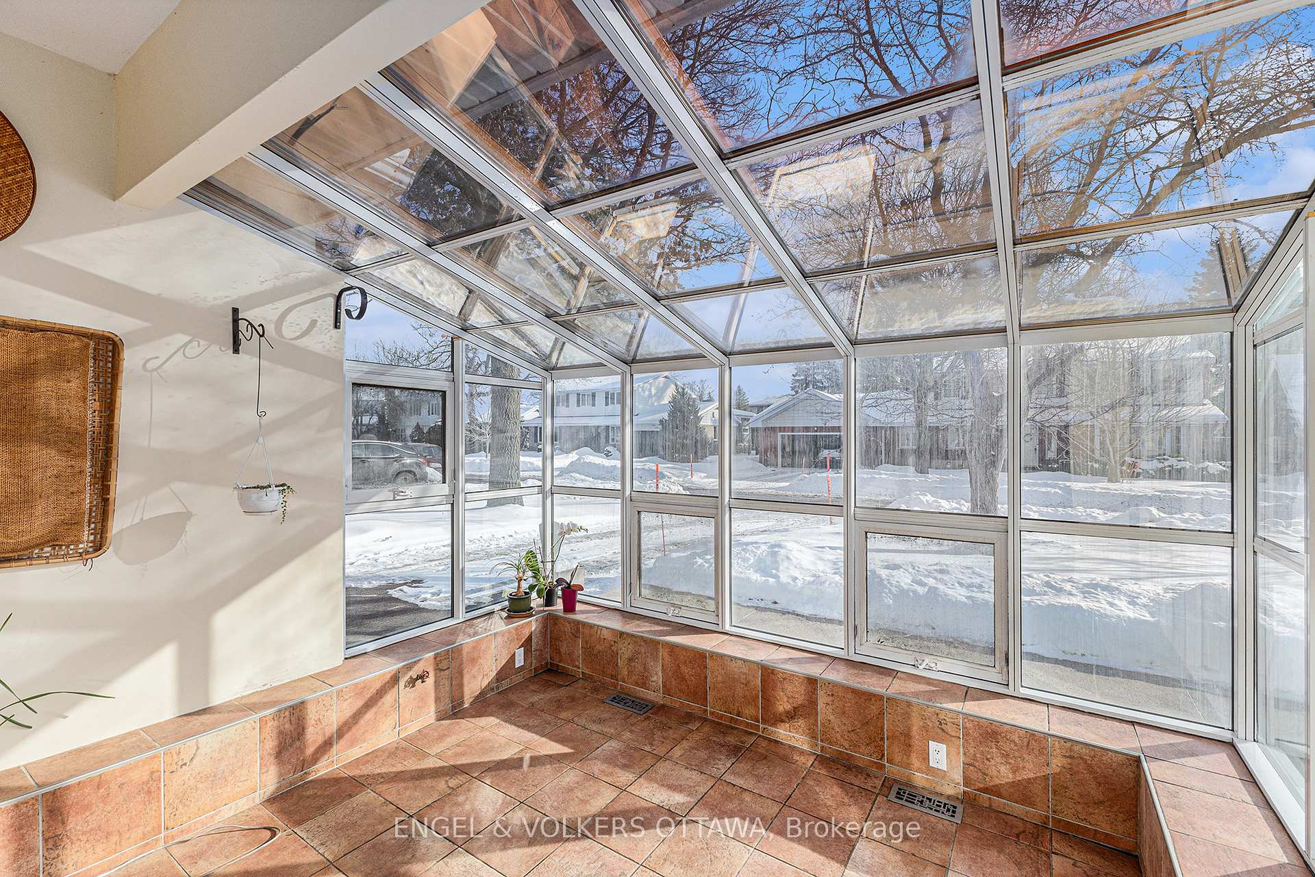 Photo 3 of 1930 Fairmeadow Crescent, Ottawa, Guildwood Estates - Urbandale Acres — HOMEH