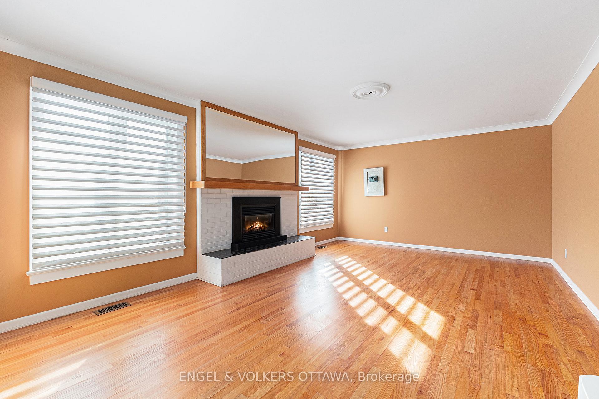 Photo 5 of 1930 Fairmeadow Crescent, Ottawa, Guildwood Estates - Urbandale Acres — HOMEH
