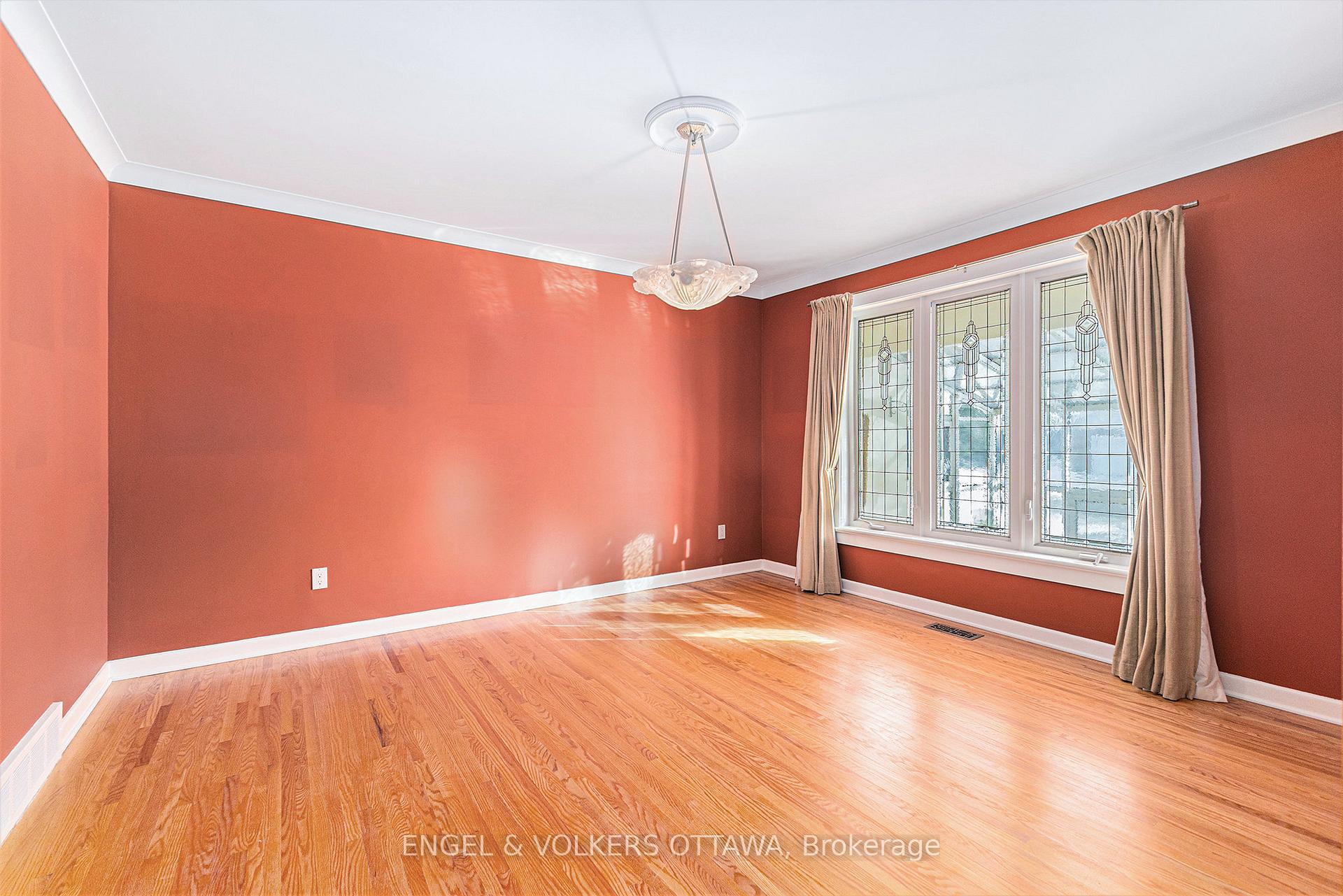 Photo 7 of 1930 Fairmeadow Crescent, Ottawa, Guildwood Estates - Urbandale Acres — HOMEH