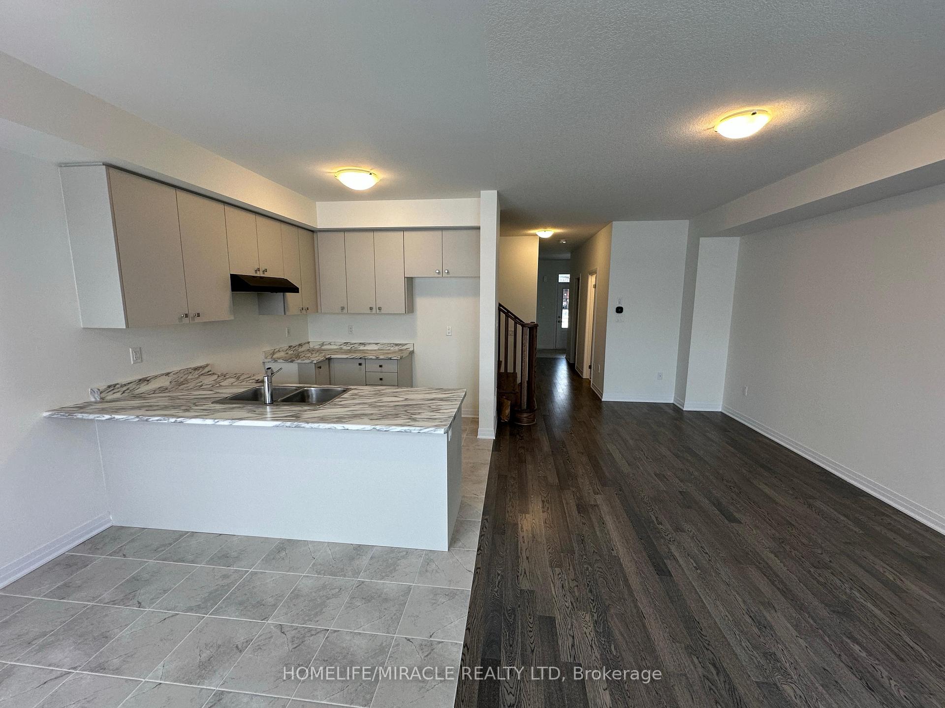Photo 9 of 262 Port Crescent, Welland, Dain City — HOMEH