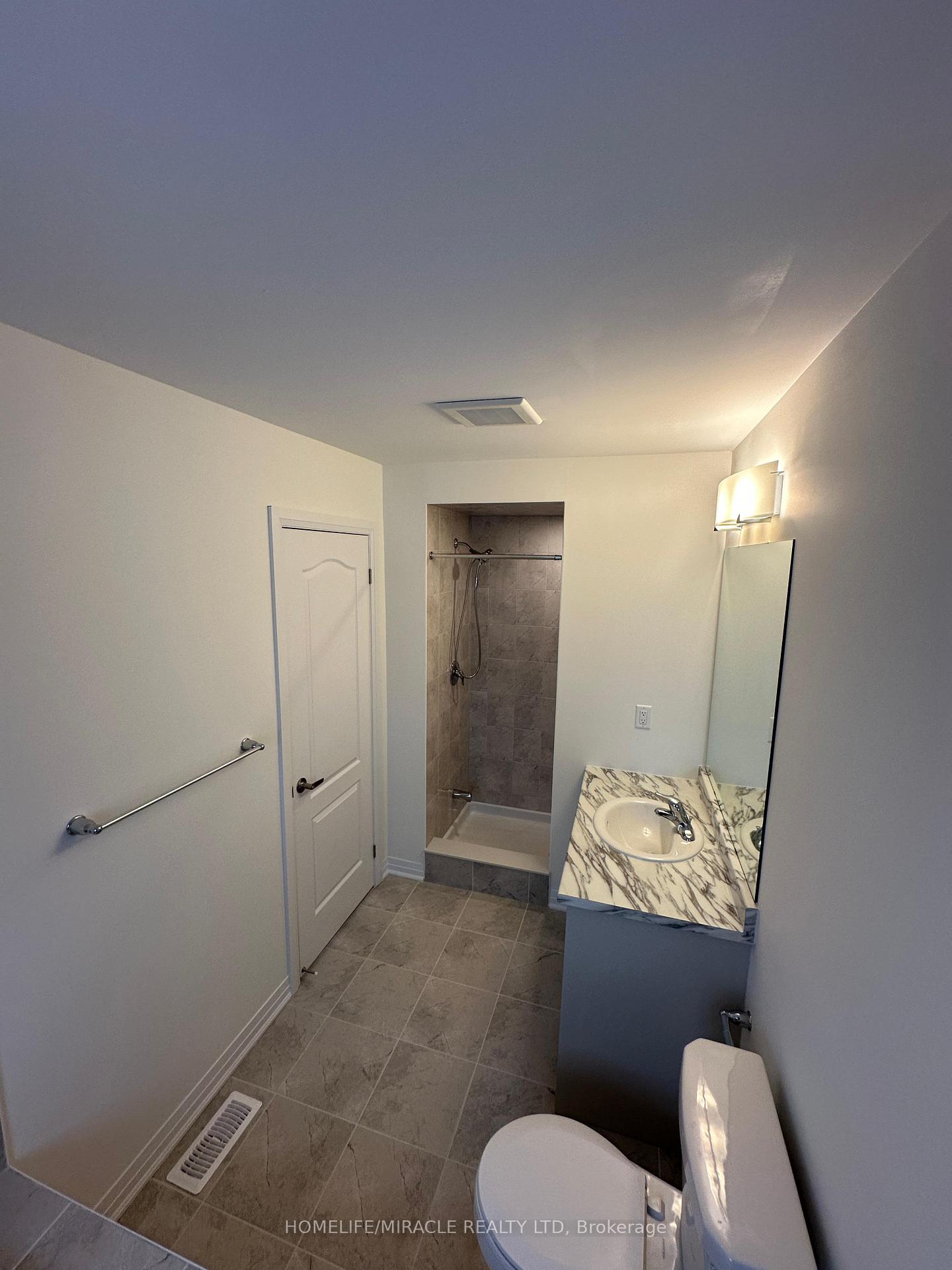 Photo 23 of 262 Port Crescent, Welland, Dain City — HOMEH