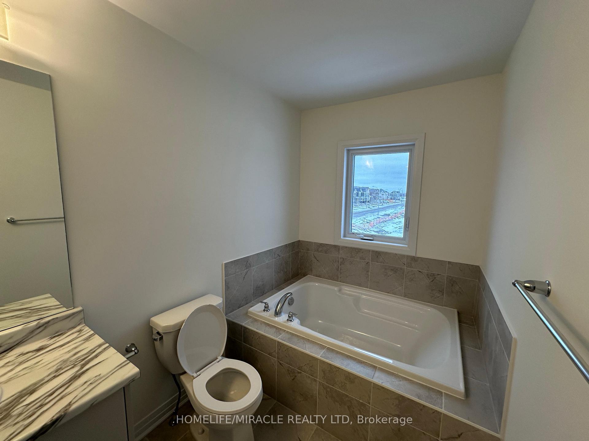Photo 25 of 262 Port Crescent, Welland, Dain City — HOMEH