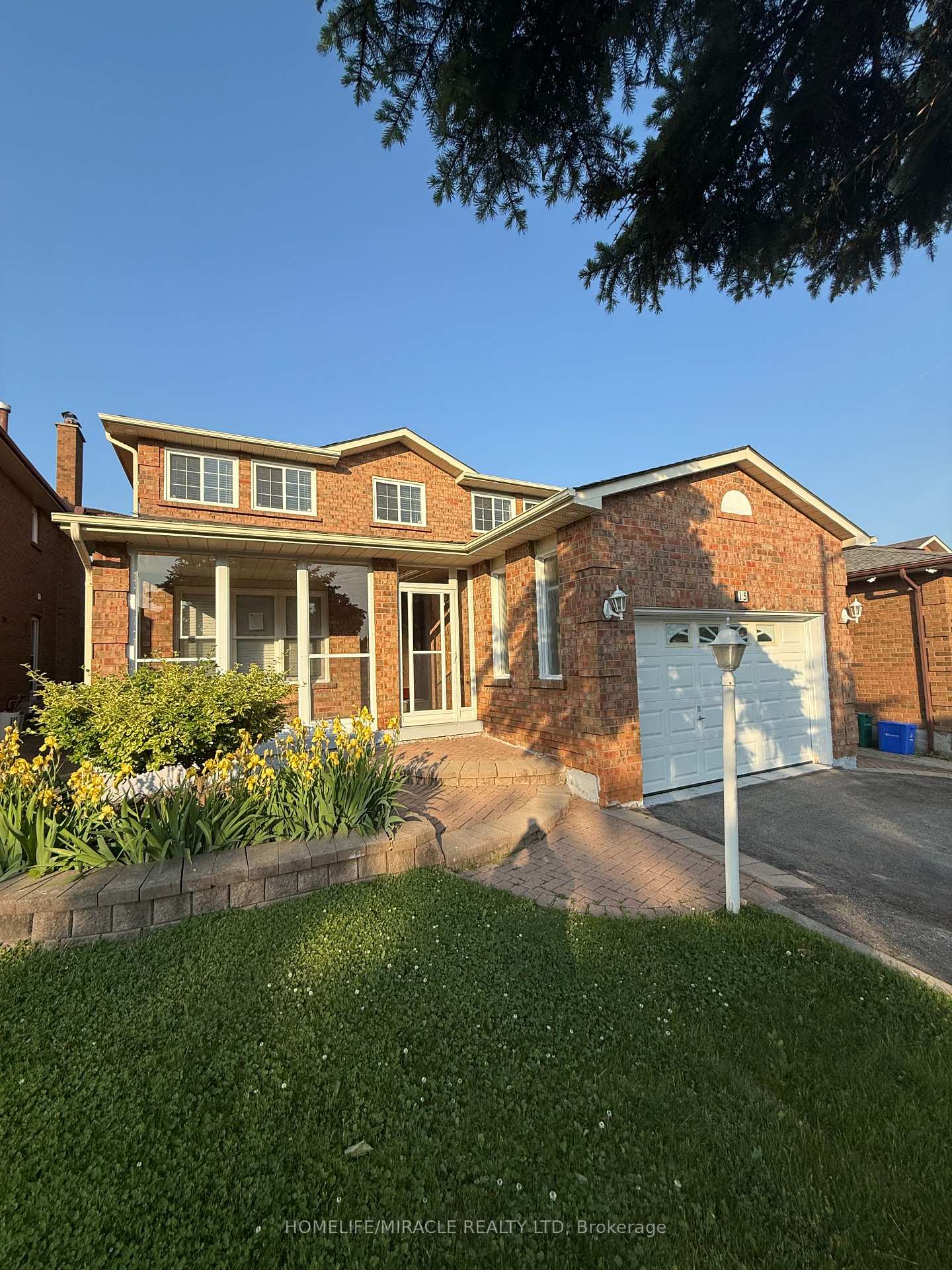 Photo 2 of 15 Brice Street, Vaughan, Maple — HOMEH