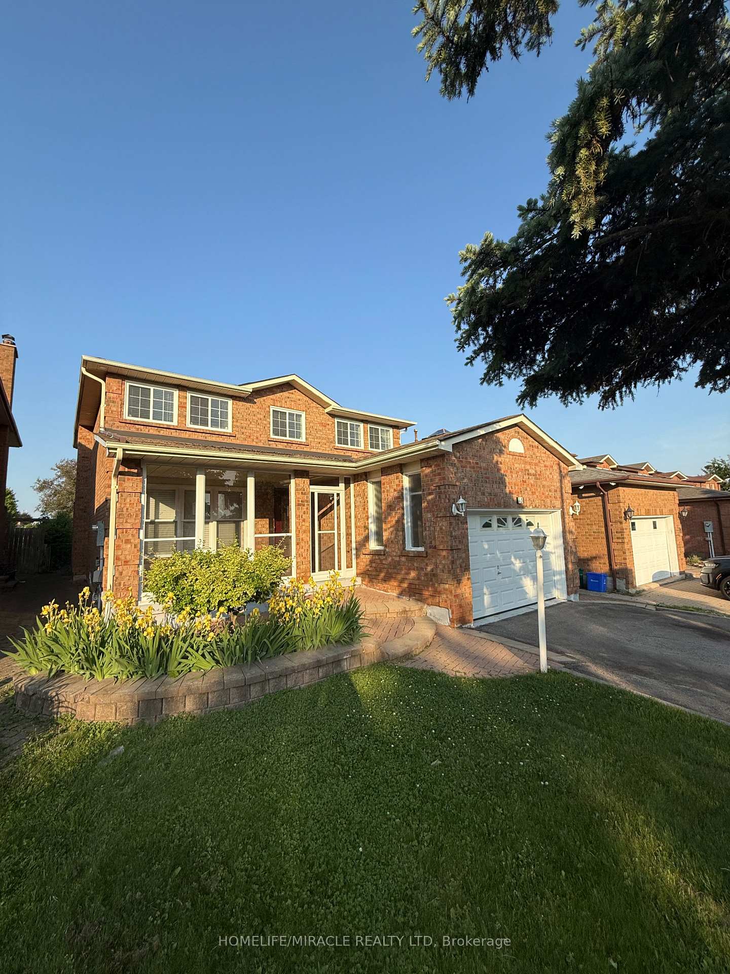 Photo 3 of 15 Brice Street, Vaughan, Maple — HOMEH