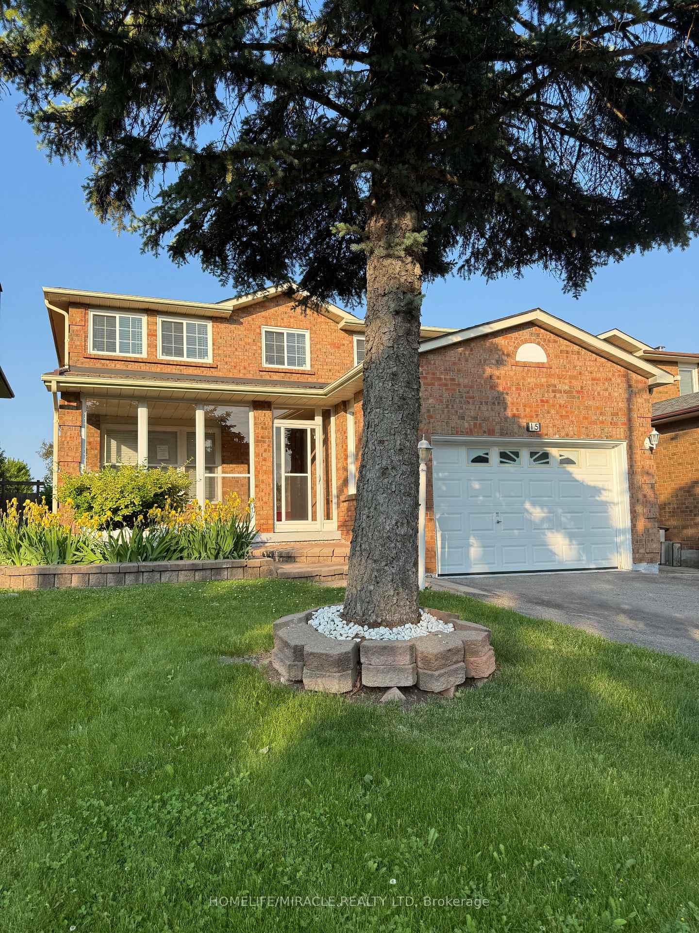 Photo 4 of 15 Brice Street, Vaughan, Maple — HOMEH