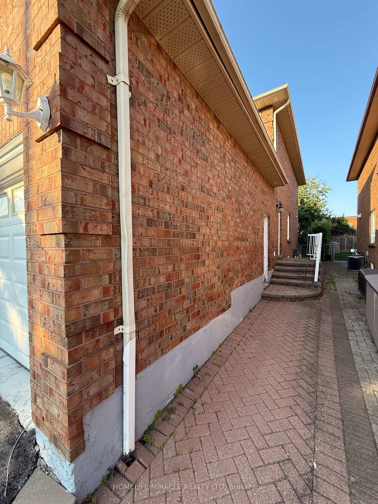 Photo 5 of 15 Brice Street, Vaughan, Maple — HOMEH