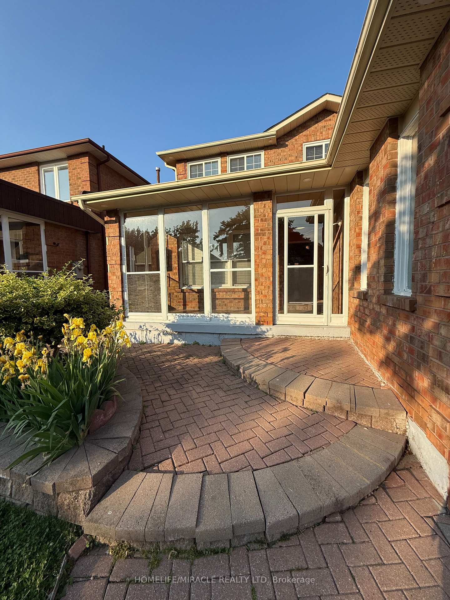 Photo 8 of 15 Brice Street, Vaughan, Maple — HOMEH