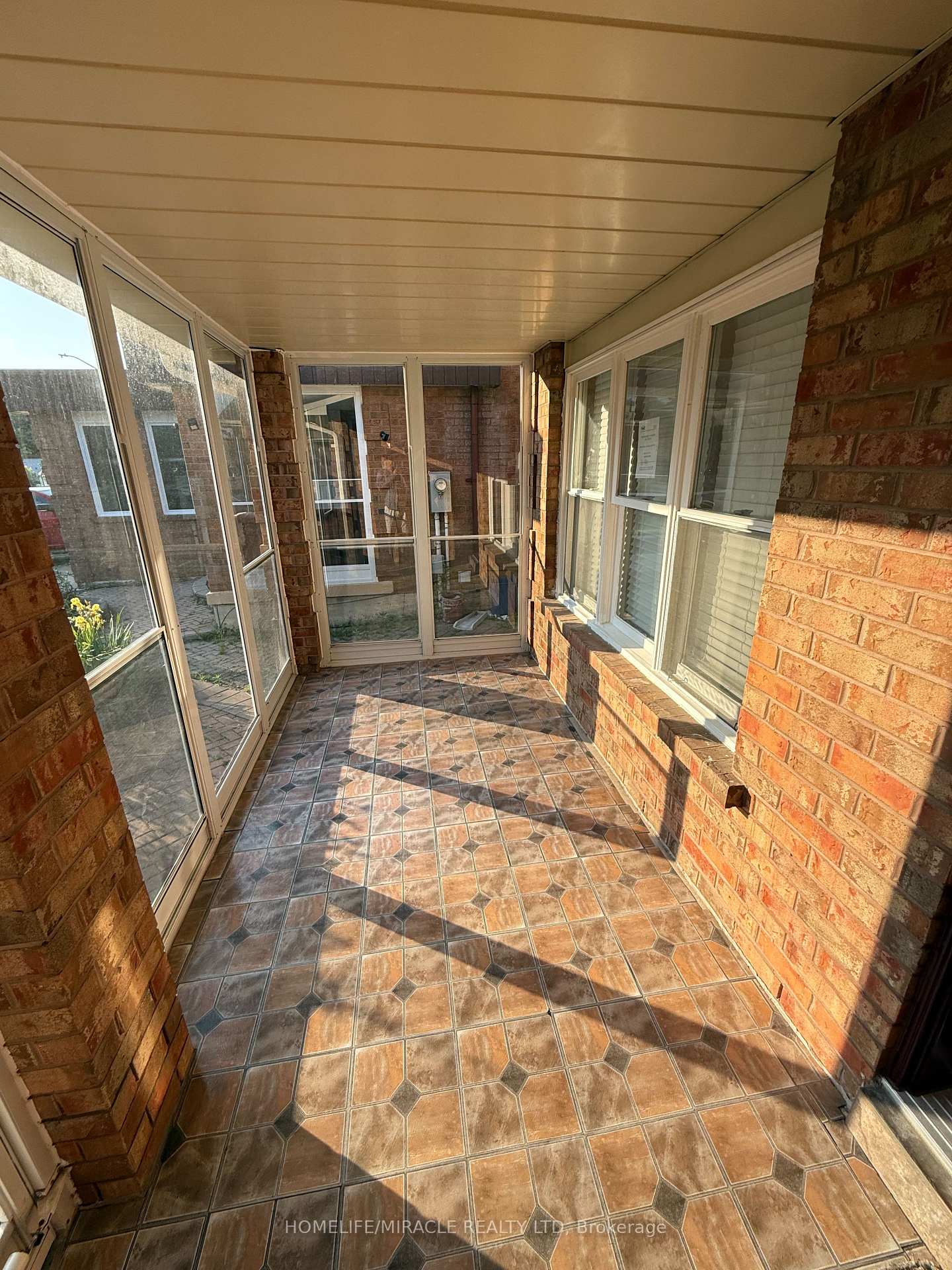 Photo 9 of 15 Brice Street, Vaughan, Maple — HOMEH