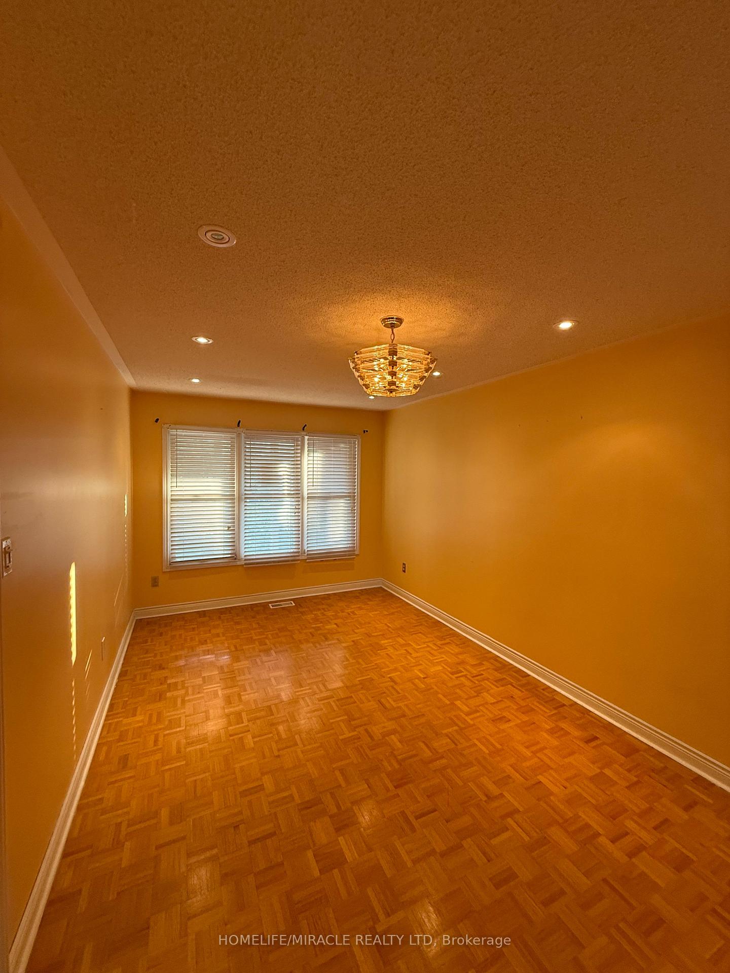 Photo 11 of 15 Brice Street, Vaughan, Maple — HOMEH