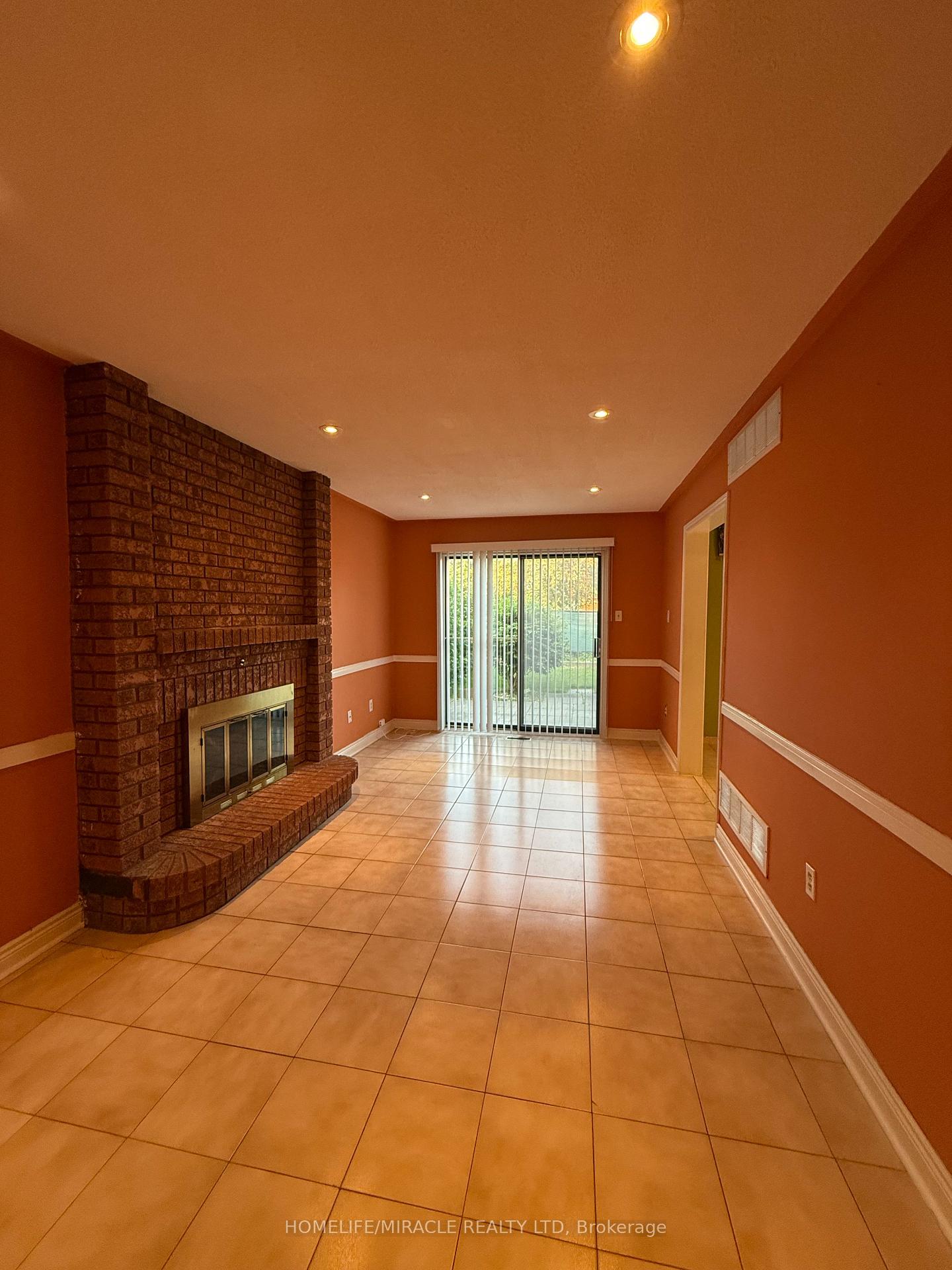 Photo 12 of 15 Brice Street, Vaughan, Maple — HOMEH