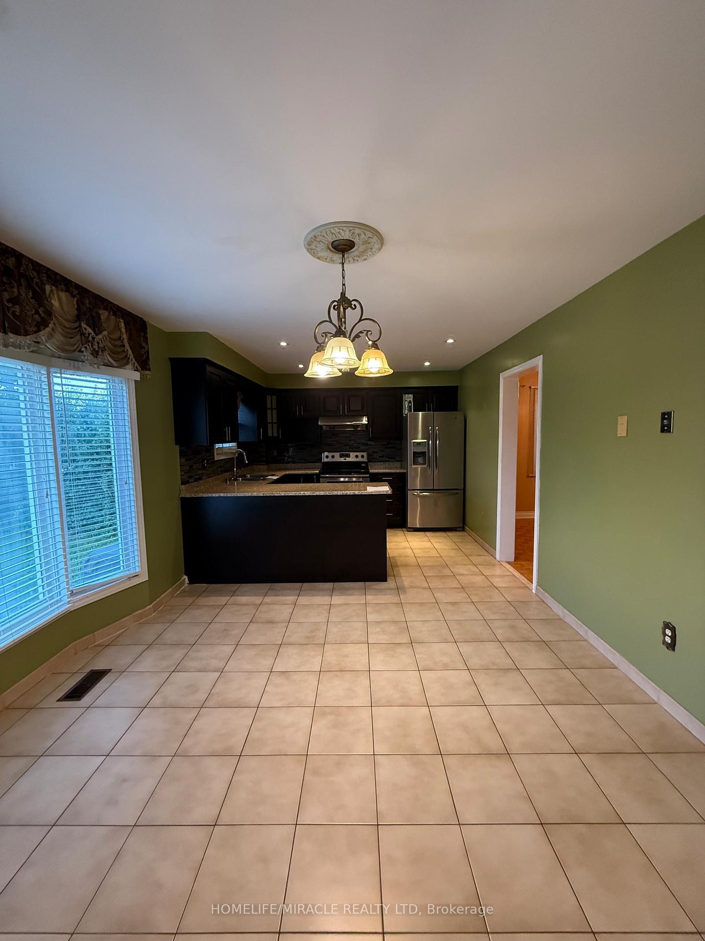 Photo 14 of 15 Brice Street, Vaughan, Maple — HOMEH