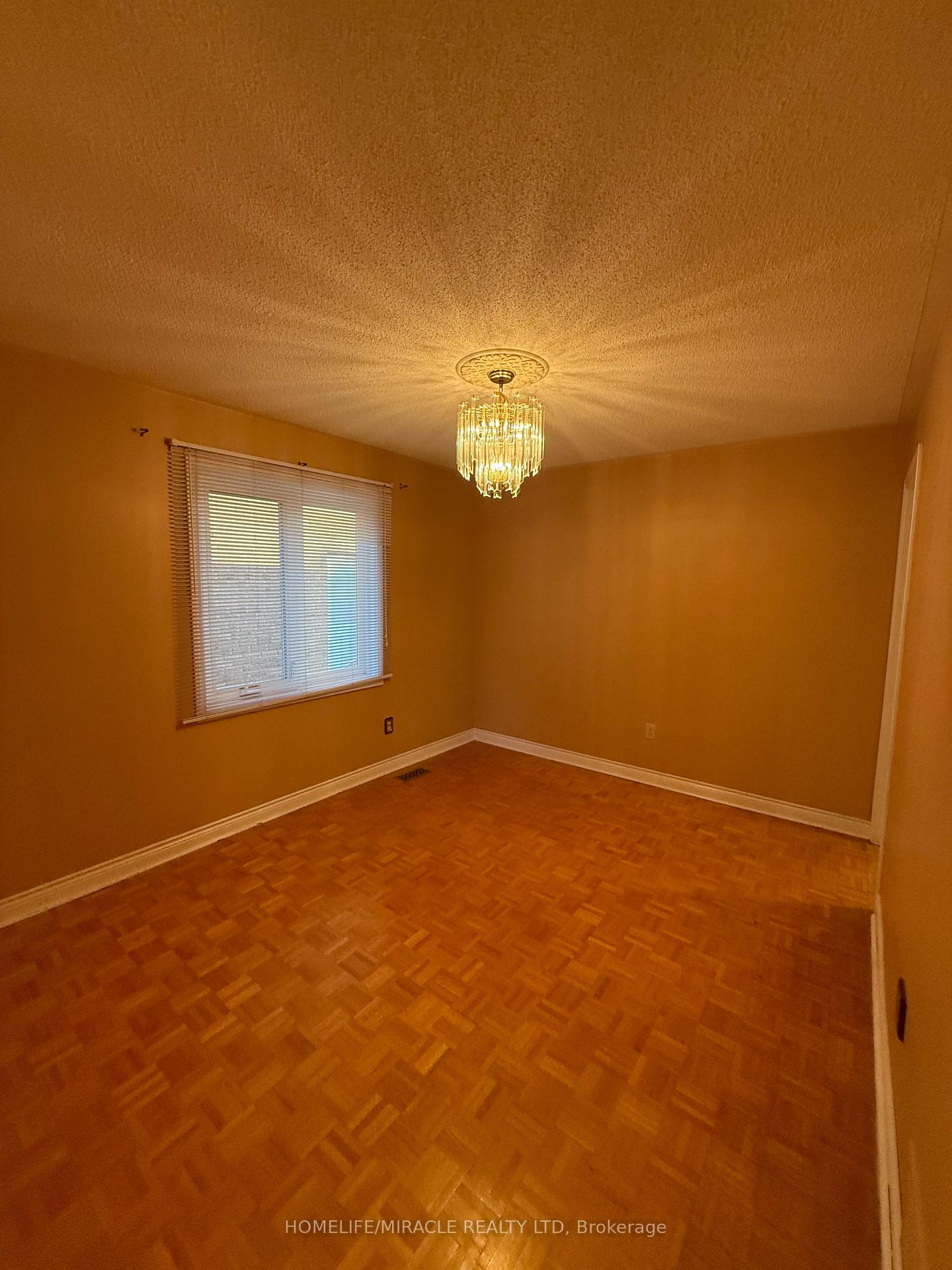 Photo 17 of 15 Brice Street, Vaughan, Maple — HOMEH