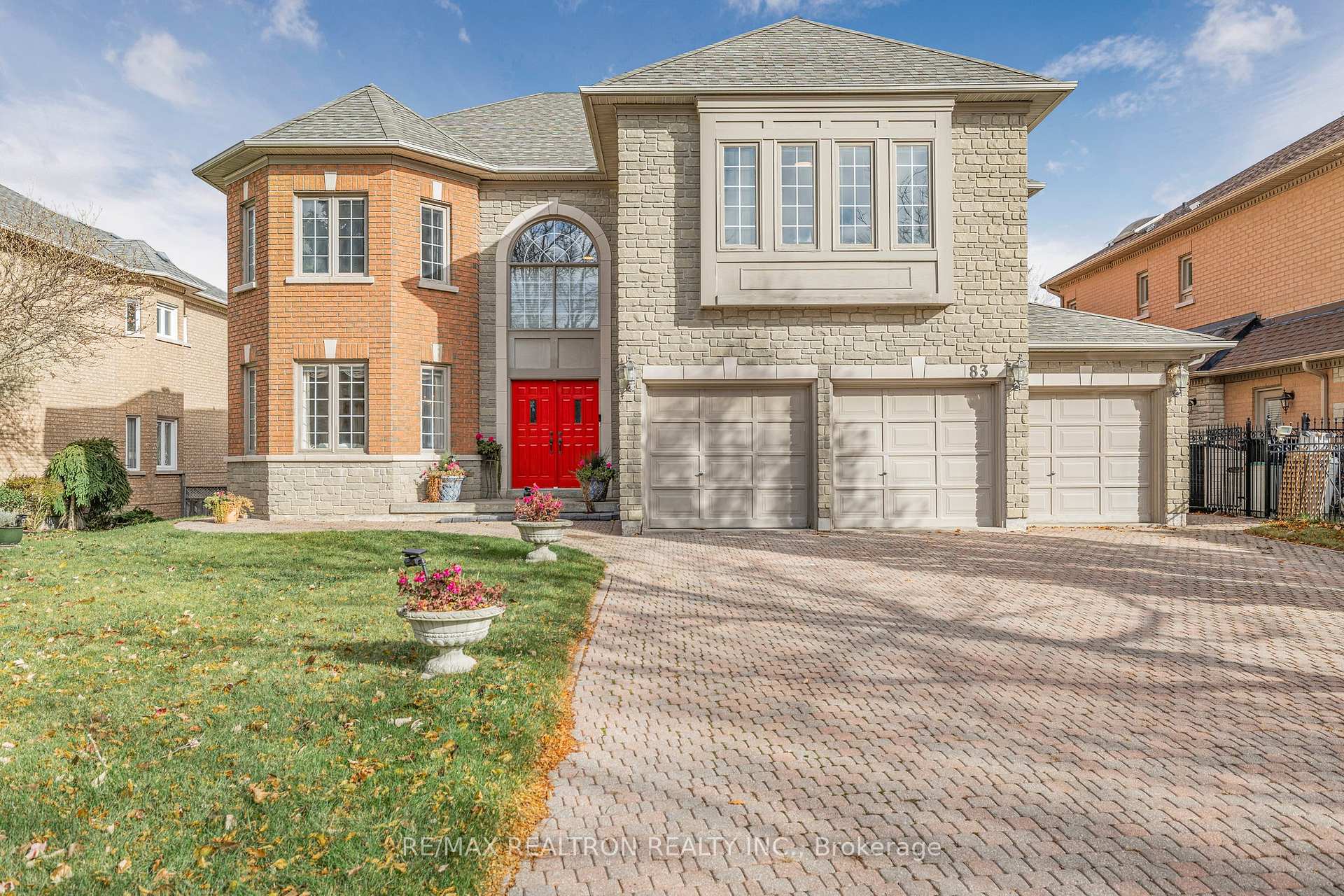 Photo 2 of 83 Emerald Garden Court, Markham, Cachet — HOMEH
