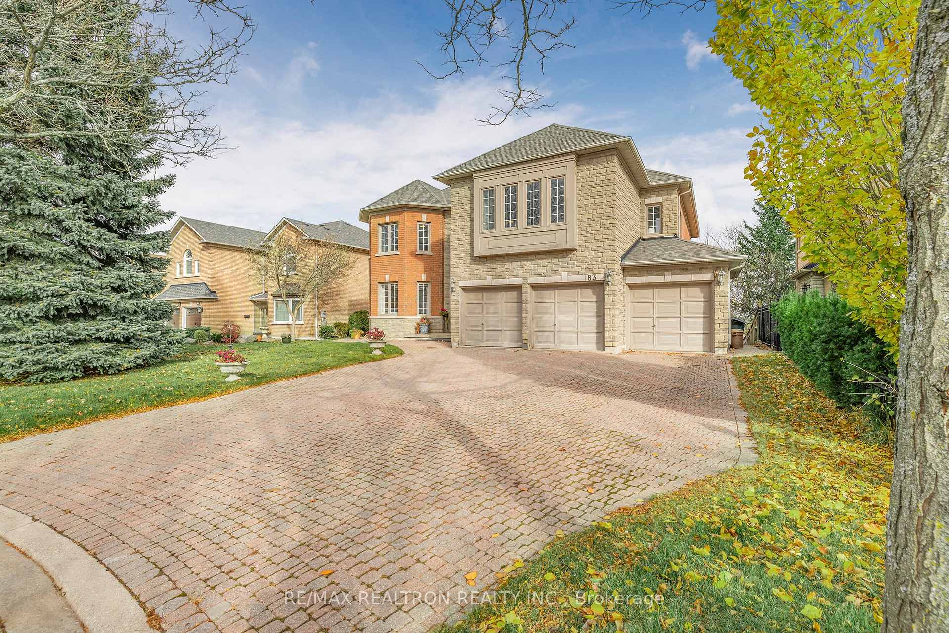 Photo 3 of 83 Emerald Garden Court, Markham, Cachet — HOMEH