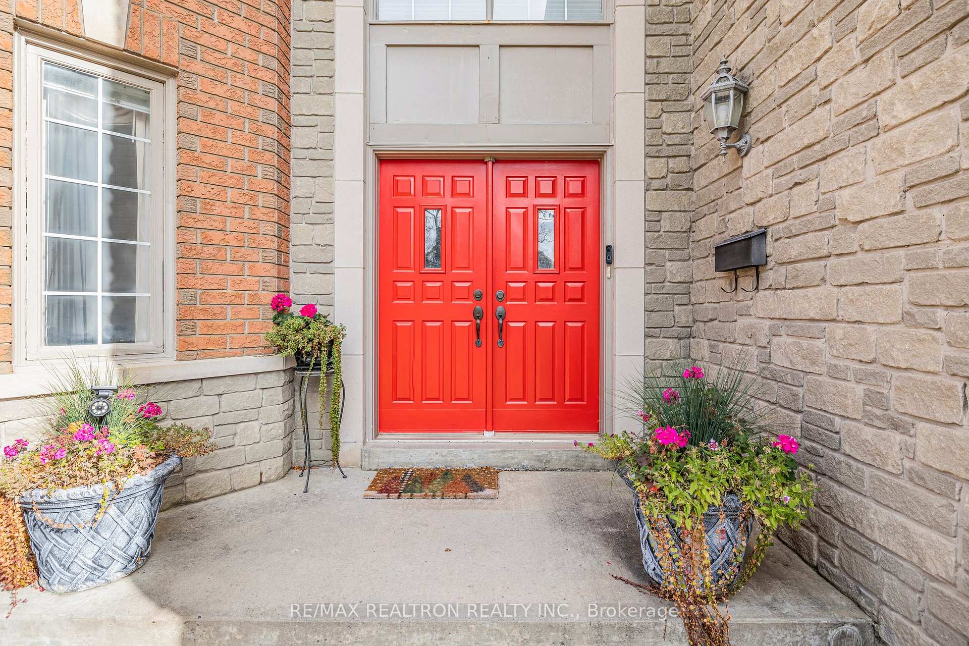 Photo 4 of 83 Emerald Garden Court, Markham, Cachet — HOMEH