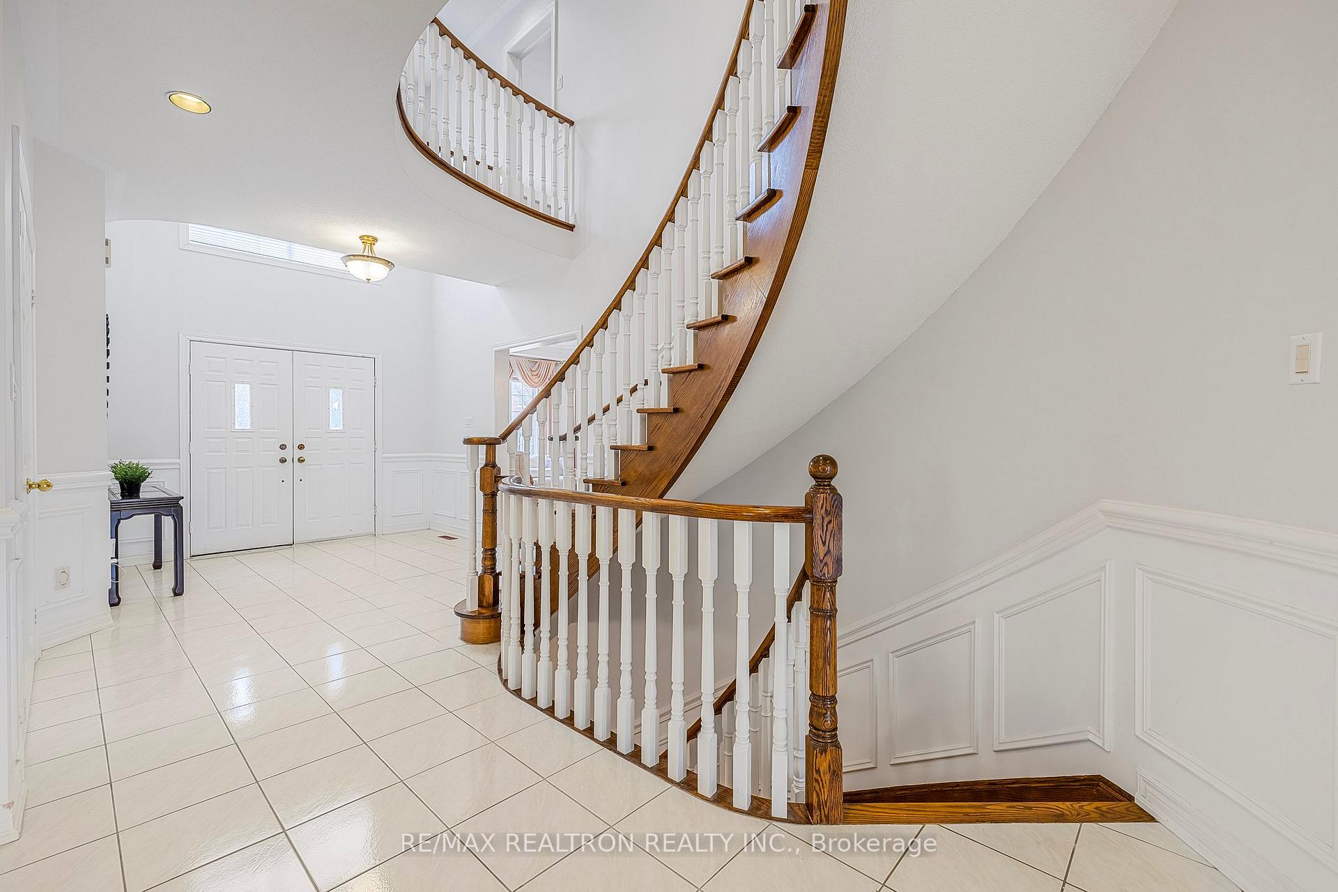 Photo 6 of 83 Emerald Garden Court, Markham, Cachet — HOMEH