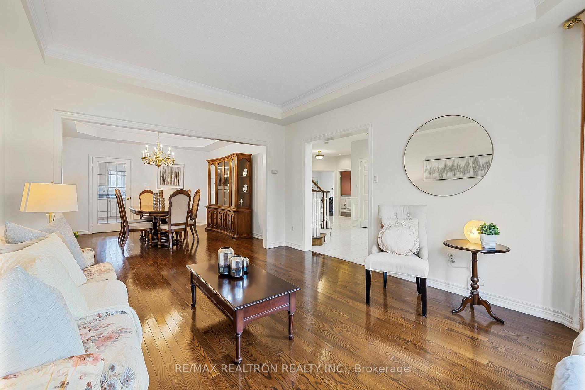 Photo 9 of 83 Emerald Garden Court, Markham, Cachet — HOMEH