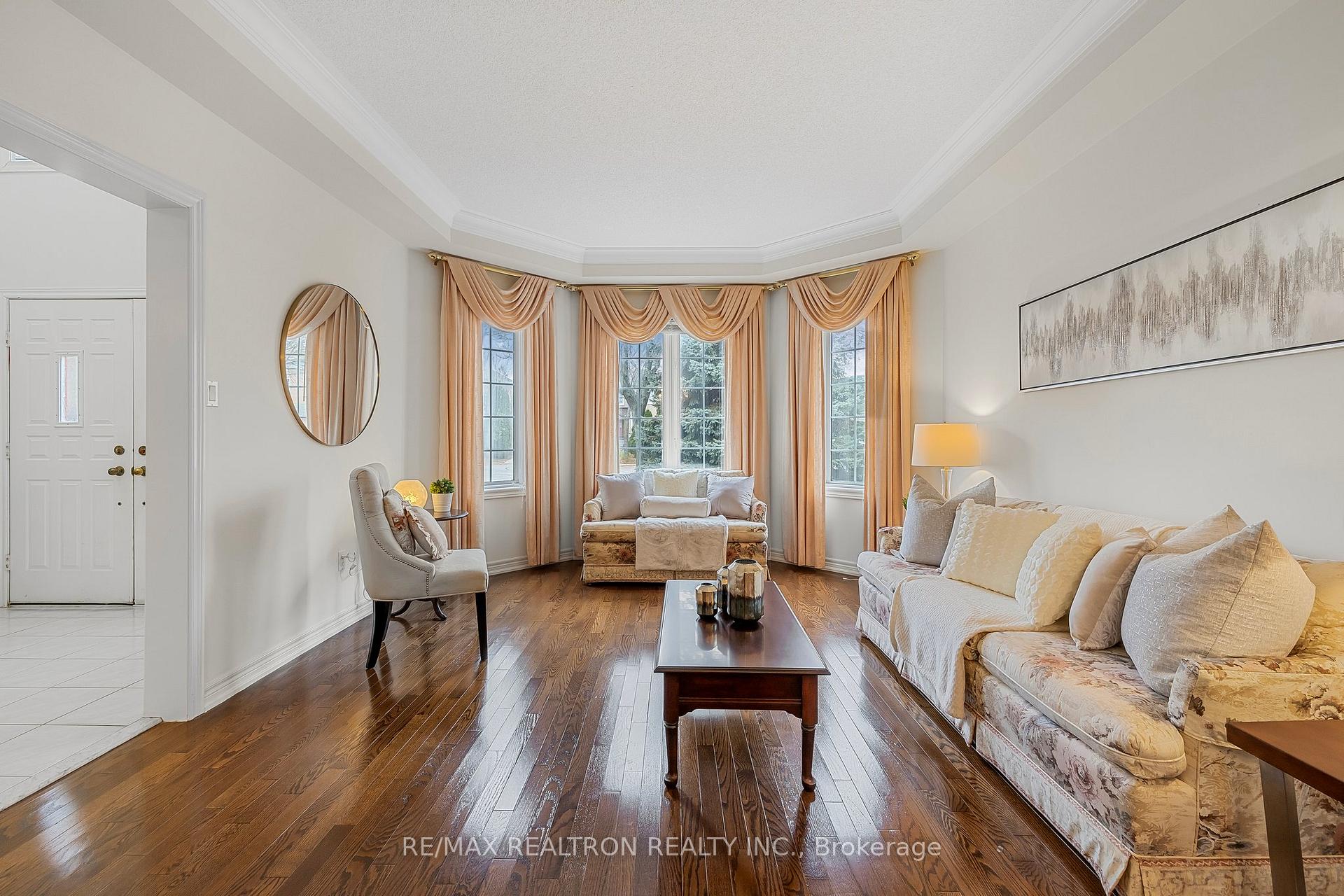Photo 10 of 83 Emerald Garden Court, Markham, Cachet — HOMEH