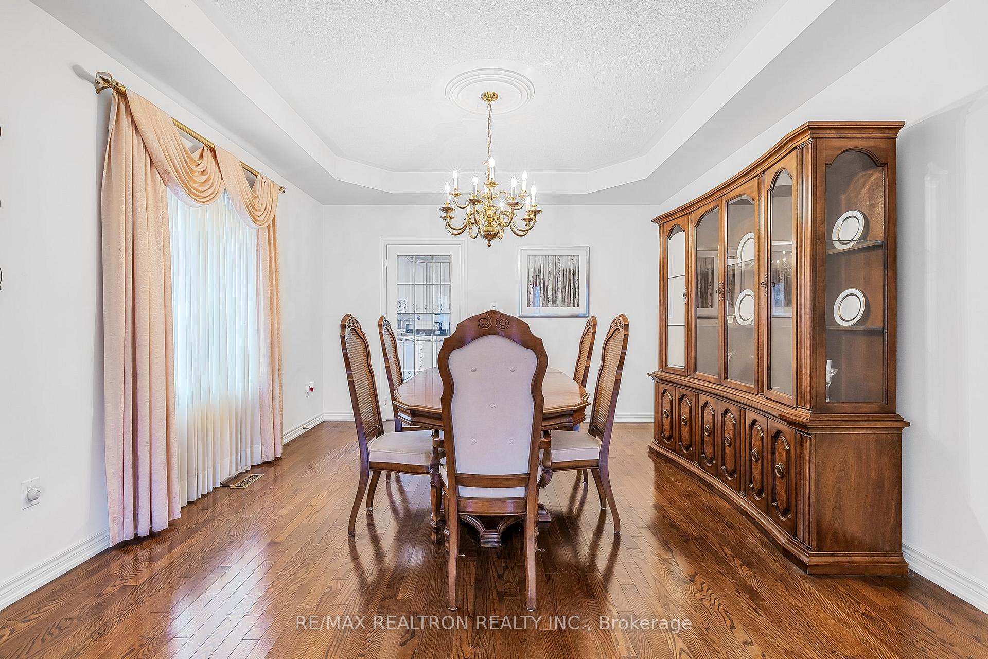 Photo 12 of 83 Emerald Garden Court, Markham, Cachet — HOMEH