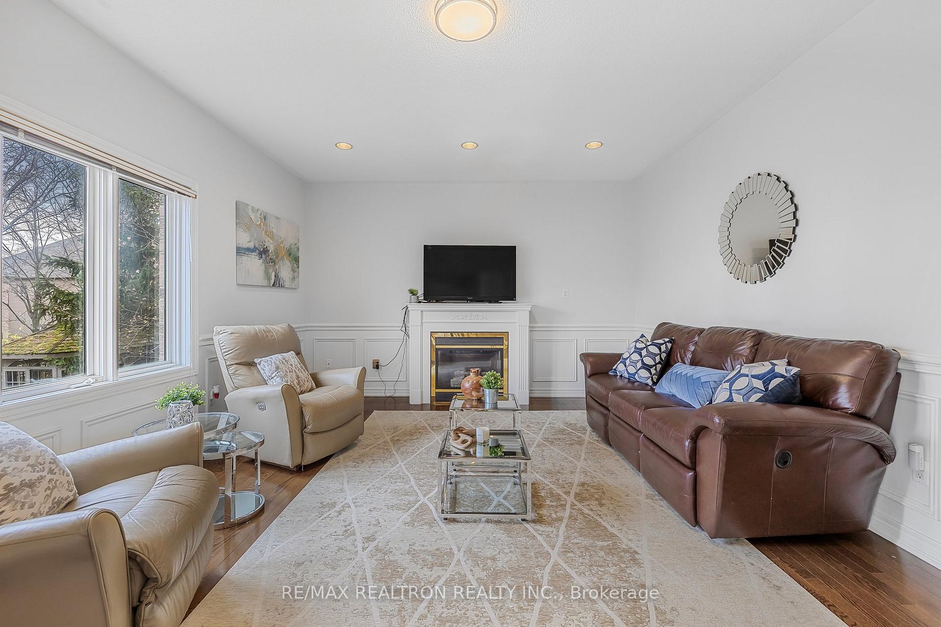 Photo 13 of 83 Emerald Garden Court, Markham, Cachet — HOMEH