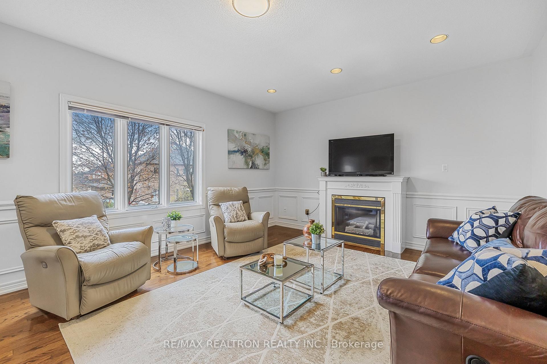 Photo 15 of 83 Emerald Garden Court, Markham, Cachet — HOMEH