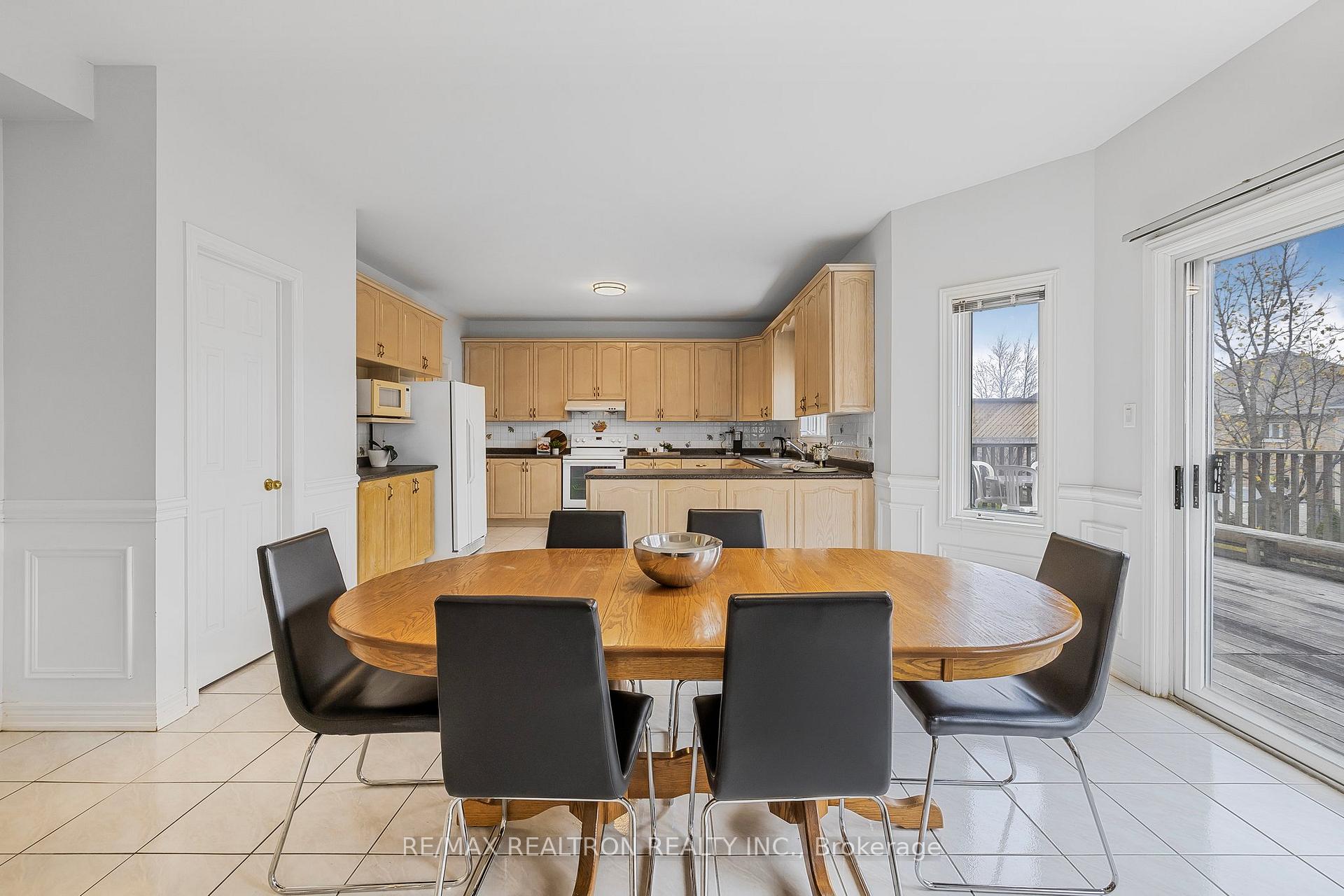 Photo 18 of 83 Emerald Garden Court, Markham, Cachet — HOMEH