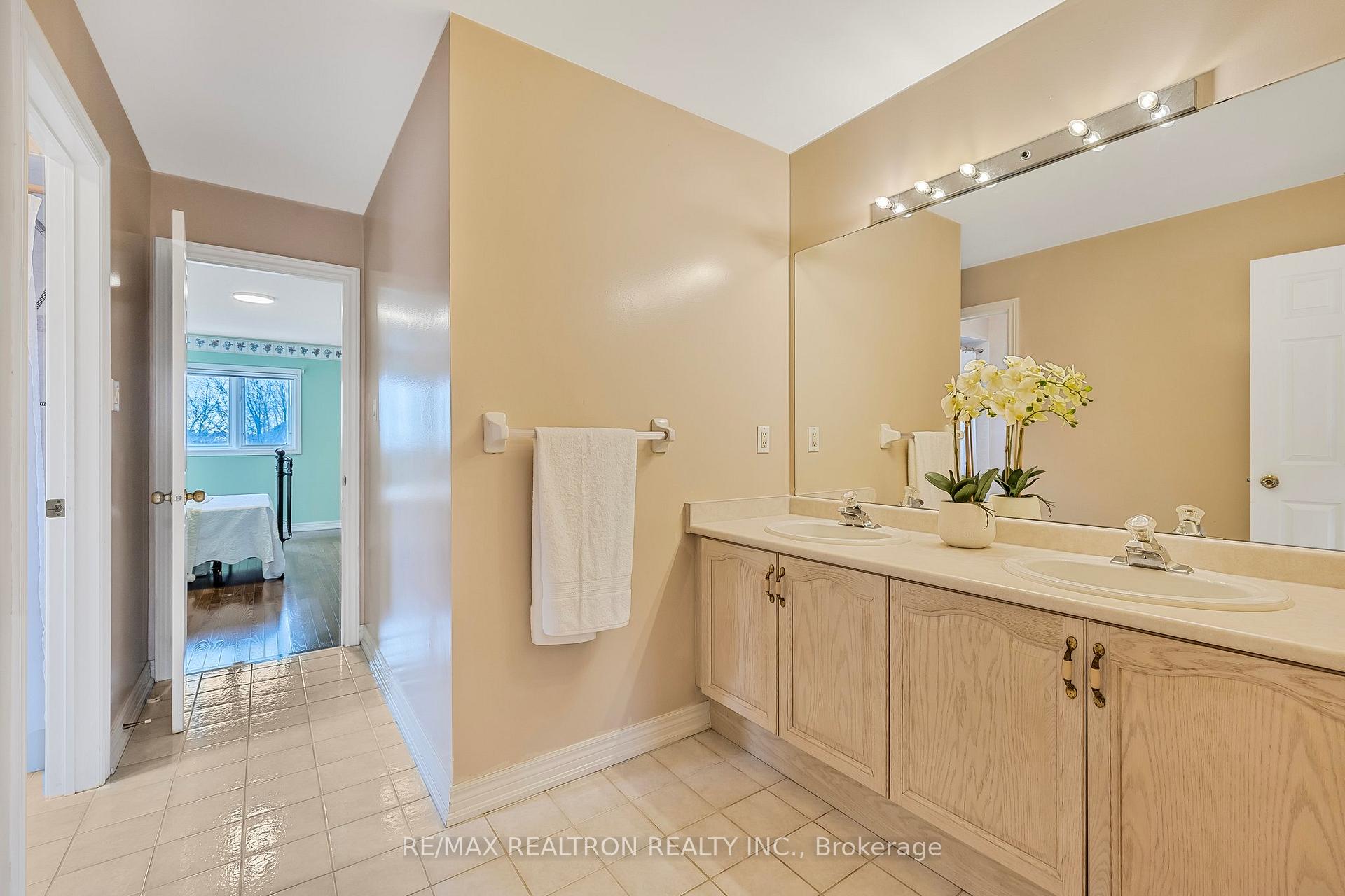 Photo 27 of 83 Emerald Garden Court, Markham, Cachet — HOMEH