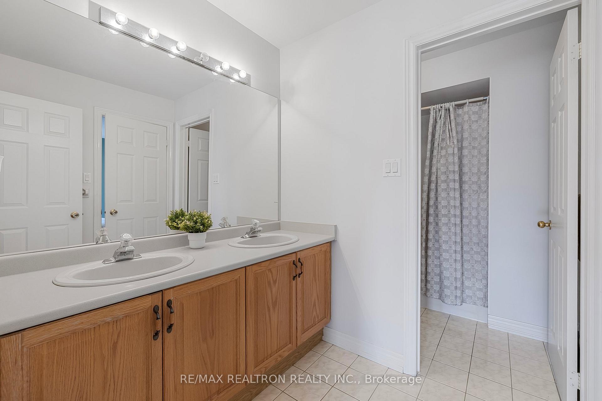 Photo 29 of 83 Emerald Garden Court, Markham, Cachet — HOMEH