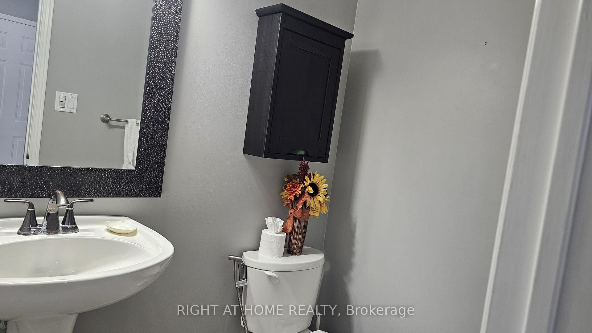 Photo 5 of 15 Mccartney Avenue, Whitby, Williamsburg — HOMEH
