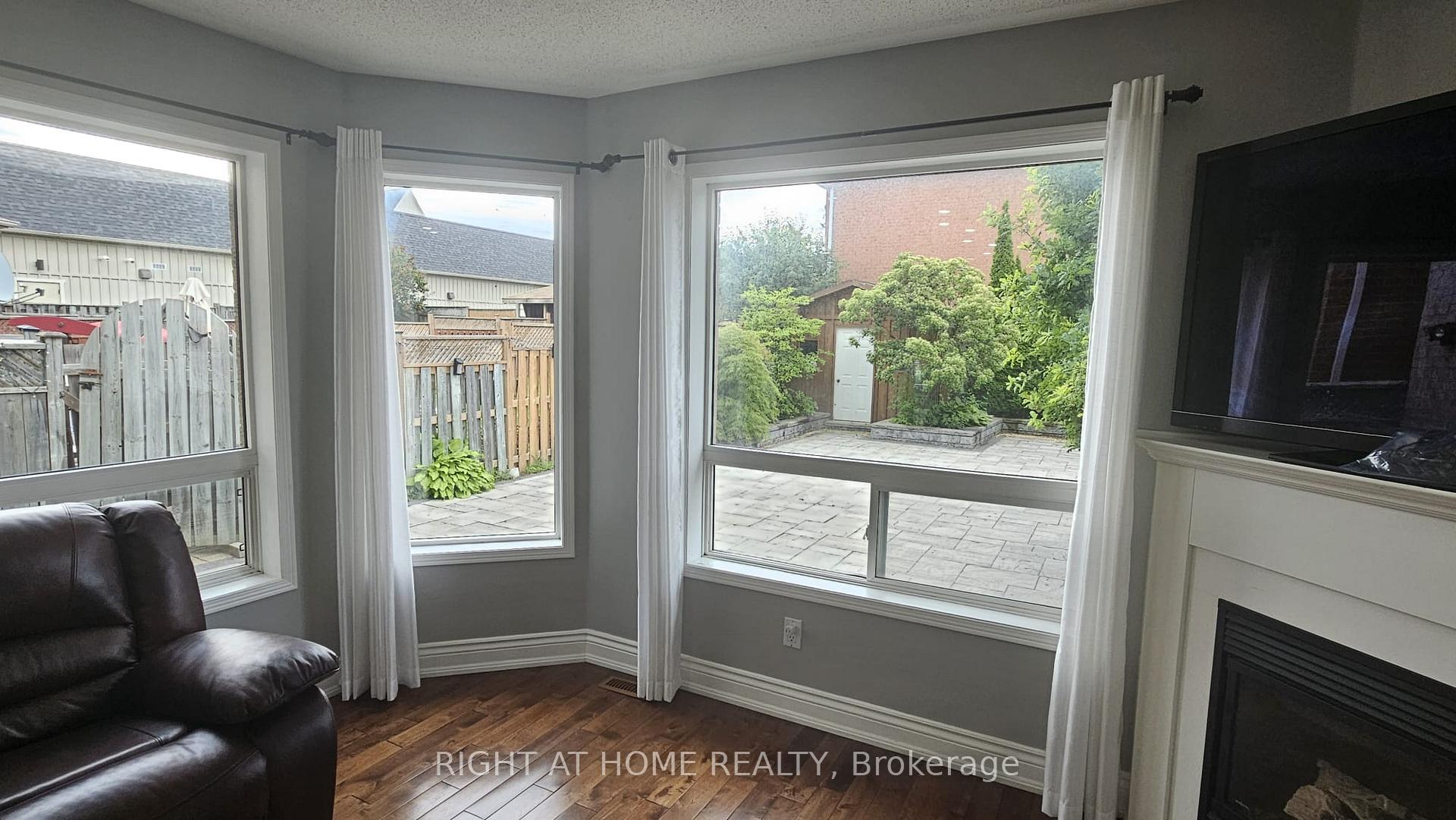 Photo 8 of 15 Mccartney Avenue, Whitby, Williamsburg — HOMEH
