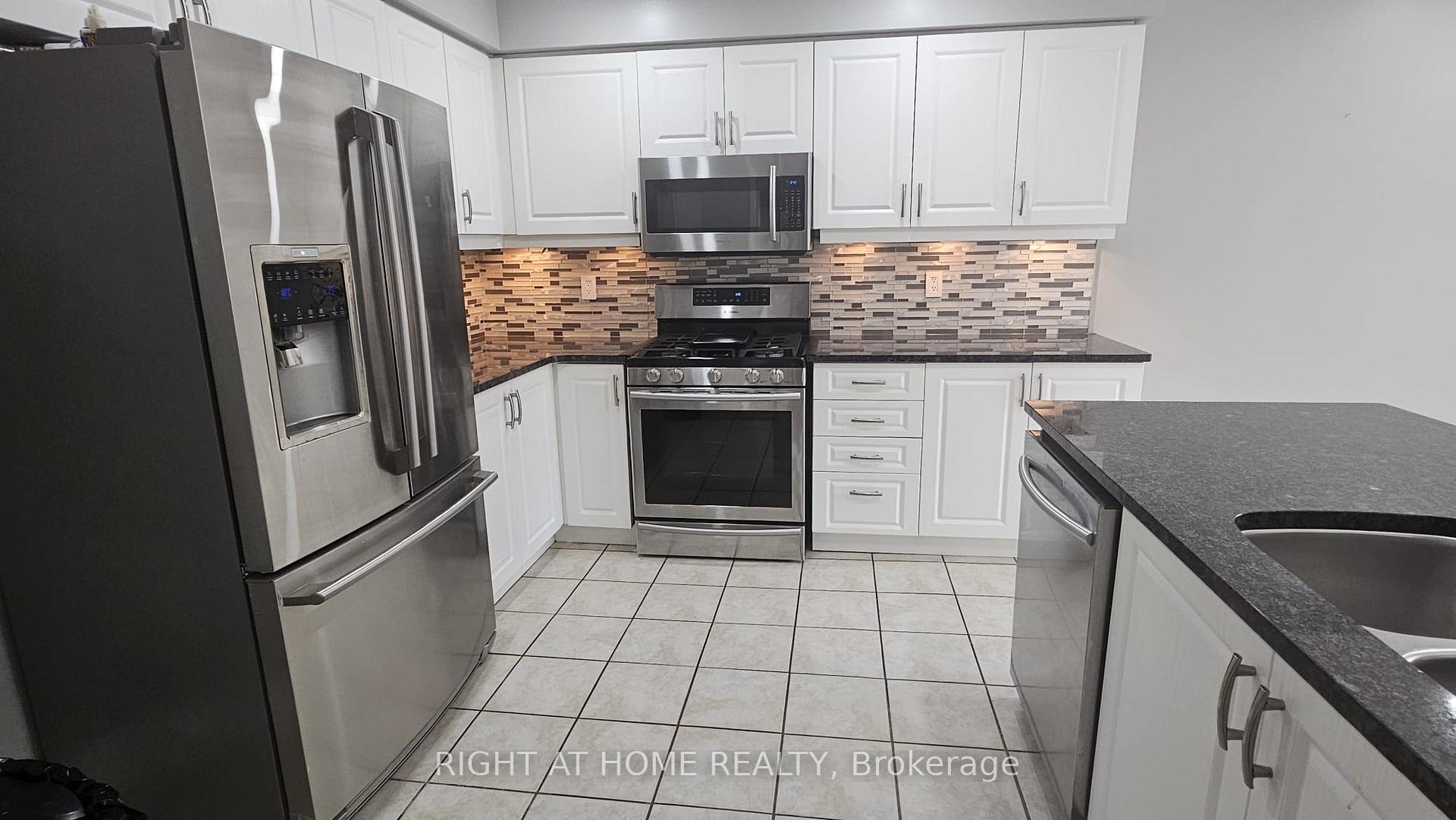 Photo 10 of 15 Mccartney Avenue, Whitby, Williamsburg — HOMEH