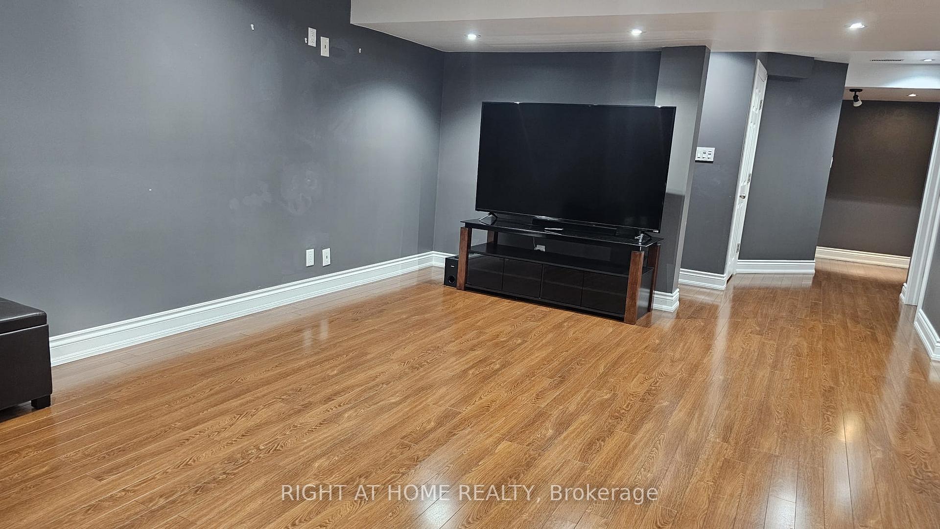 Photo 23 of 15 Mccartney Avenue, Whitby, Williamsburg — HOMEH