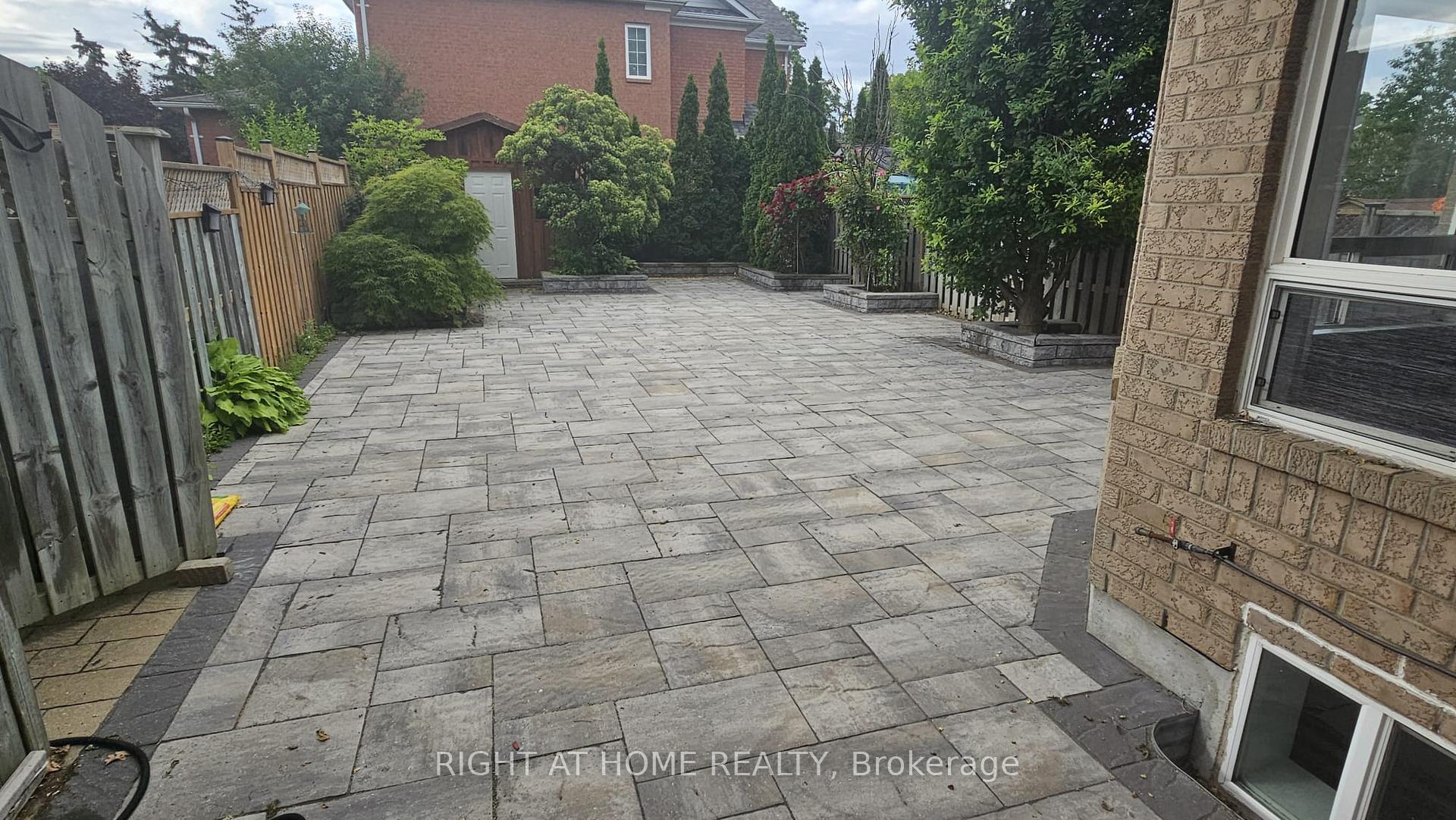 Photo 27 of 15 Mccartney Avenue, Whitby, Williamsburg — HOMEH
