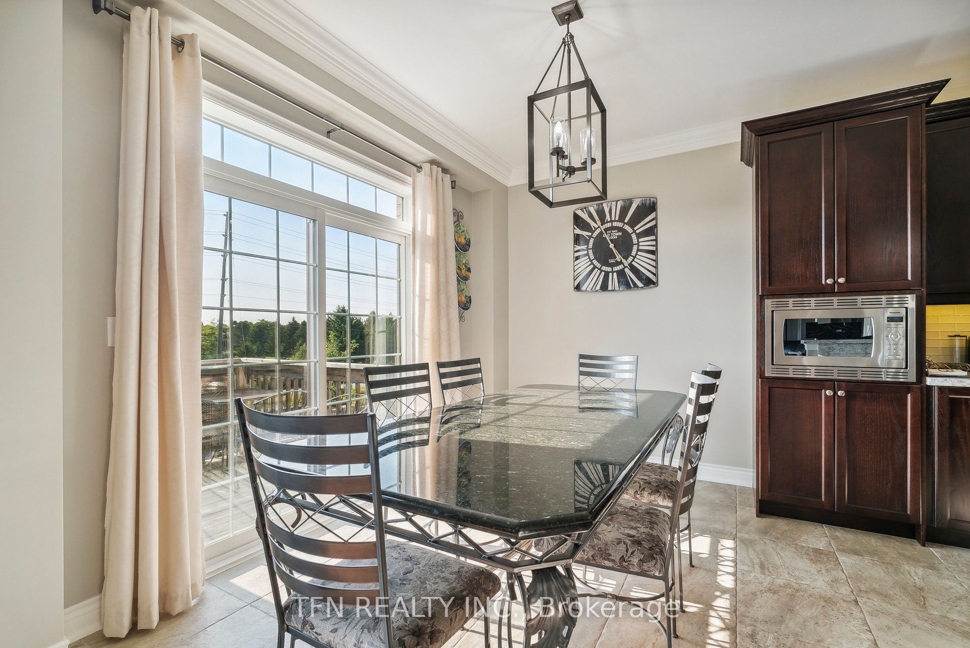 Photo 54 of 72 Cauthers Crescent, New Tecumseth, Rural New Tecumseth — HOMEH
