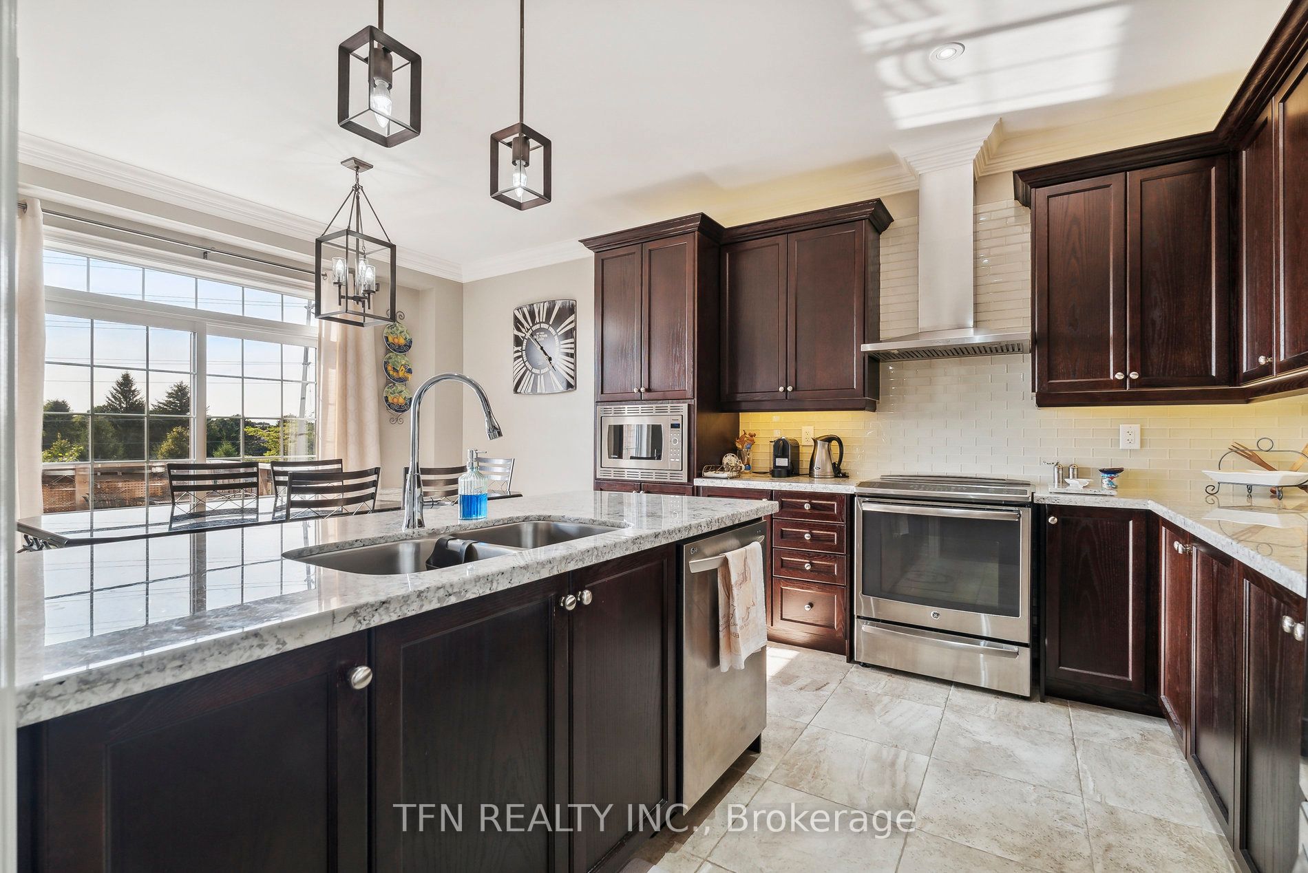 Photo 48 of 72 Cauthers Crescent, New Tecumseth, Rural New Tecumseth — HOMEH