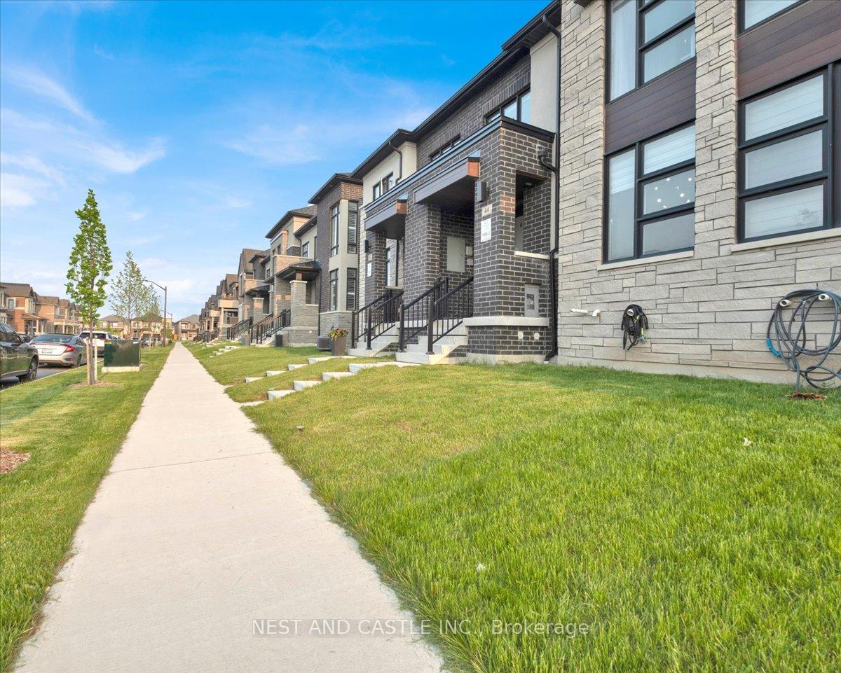 Photo 2 of 44 O'Reilly Street, Whitby, Rural Whitby — HOMEH