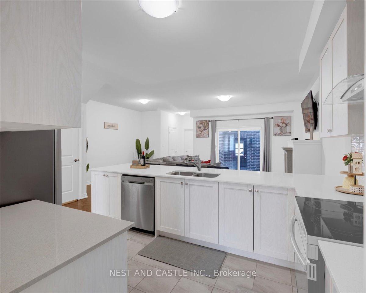 Photo 6 of 44 O'Reilly Street, Whitby, Rural Whitby — HOMEH