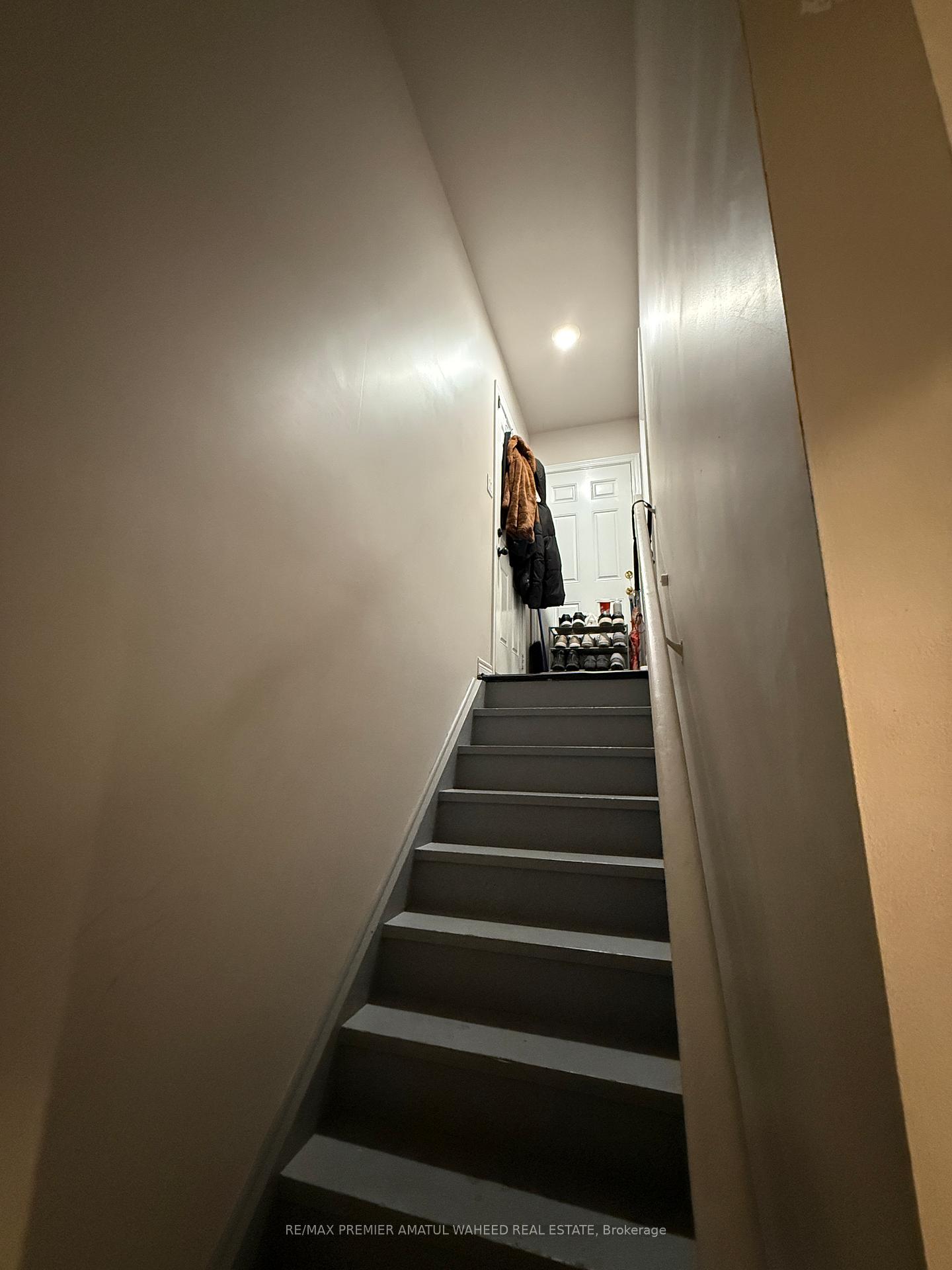 Photo 2 of 103 Valle Avenue, Vaughan, Vellore Village — HOMEH
