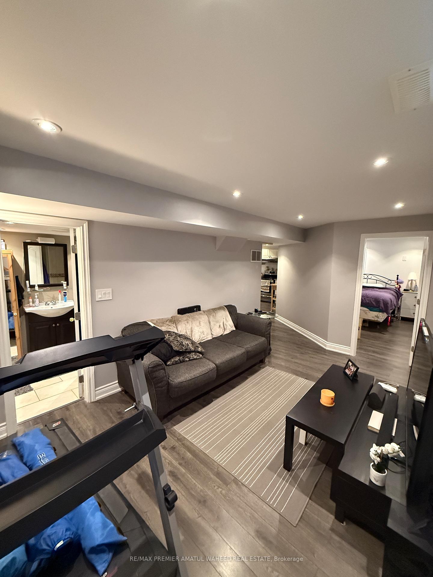 Photo 3 of 103 Valle Avenue, Vaughan, Vellore Village — HOMEH