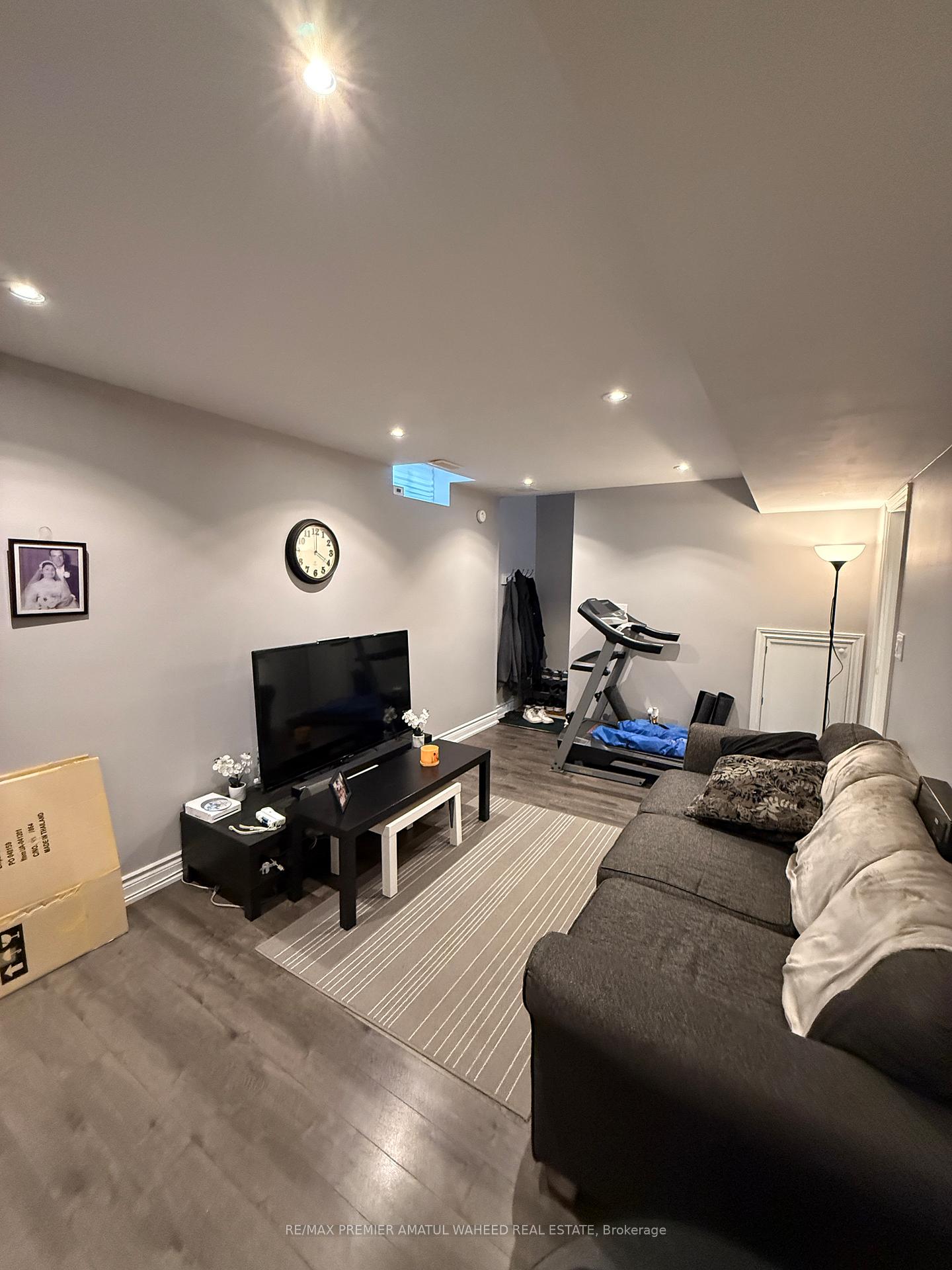 Photo 4 of 103 Valle Avenue, Vaughan, Vellore Village — HOMEH