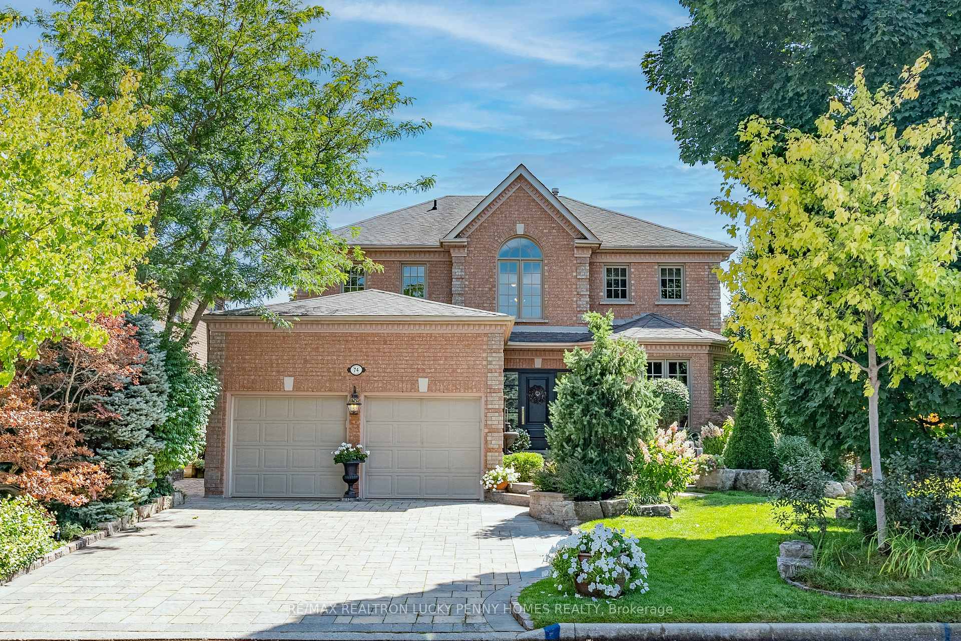 Photo 1 of 74 Braeside Square, Markham, Unionville — HOMEH