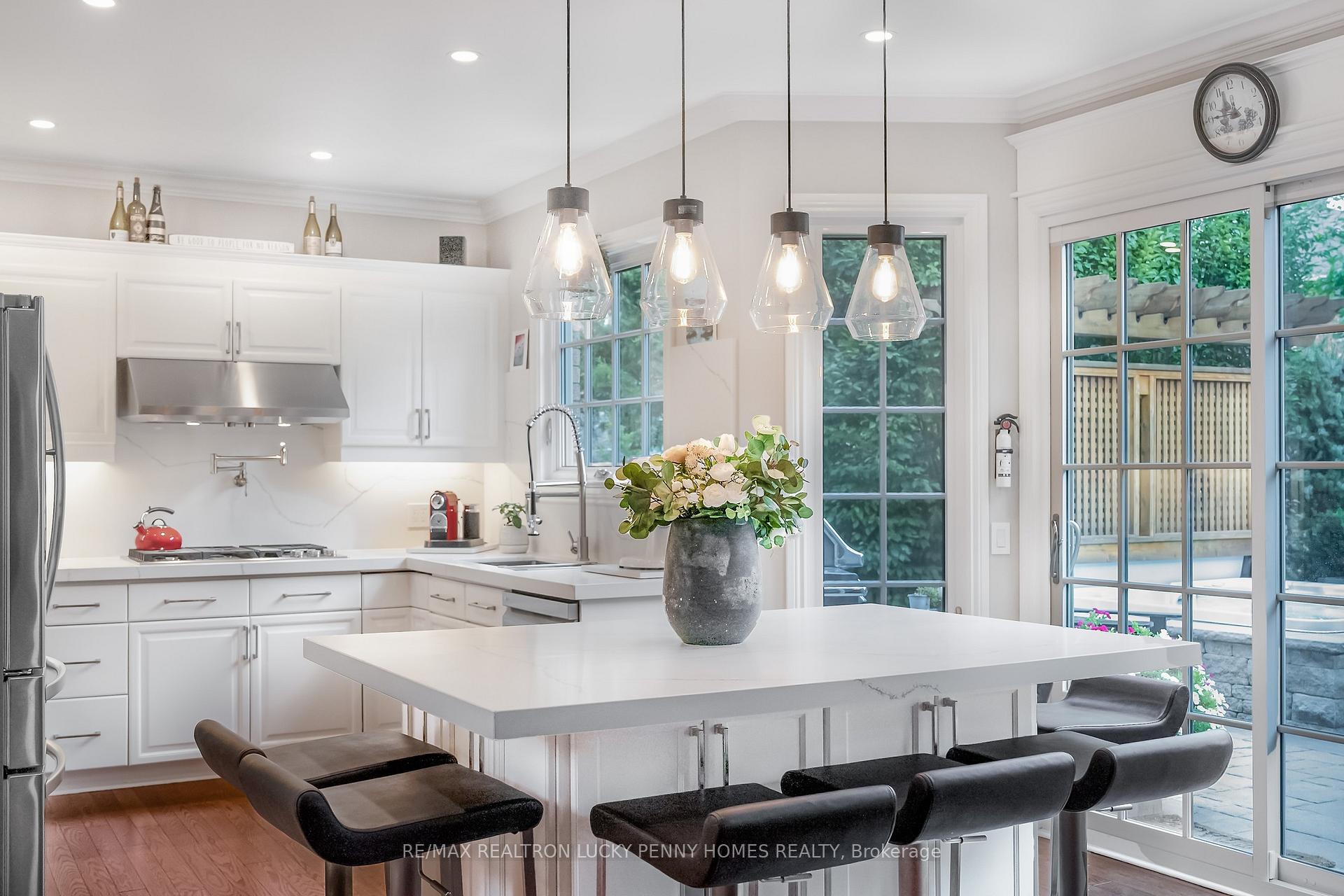 Photo 18 of 74 Braeside Square, Markham, Unionville — HOMEH