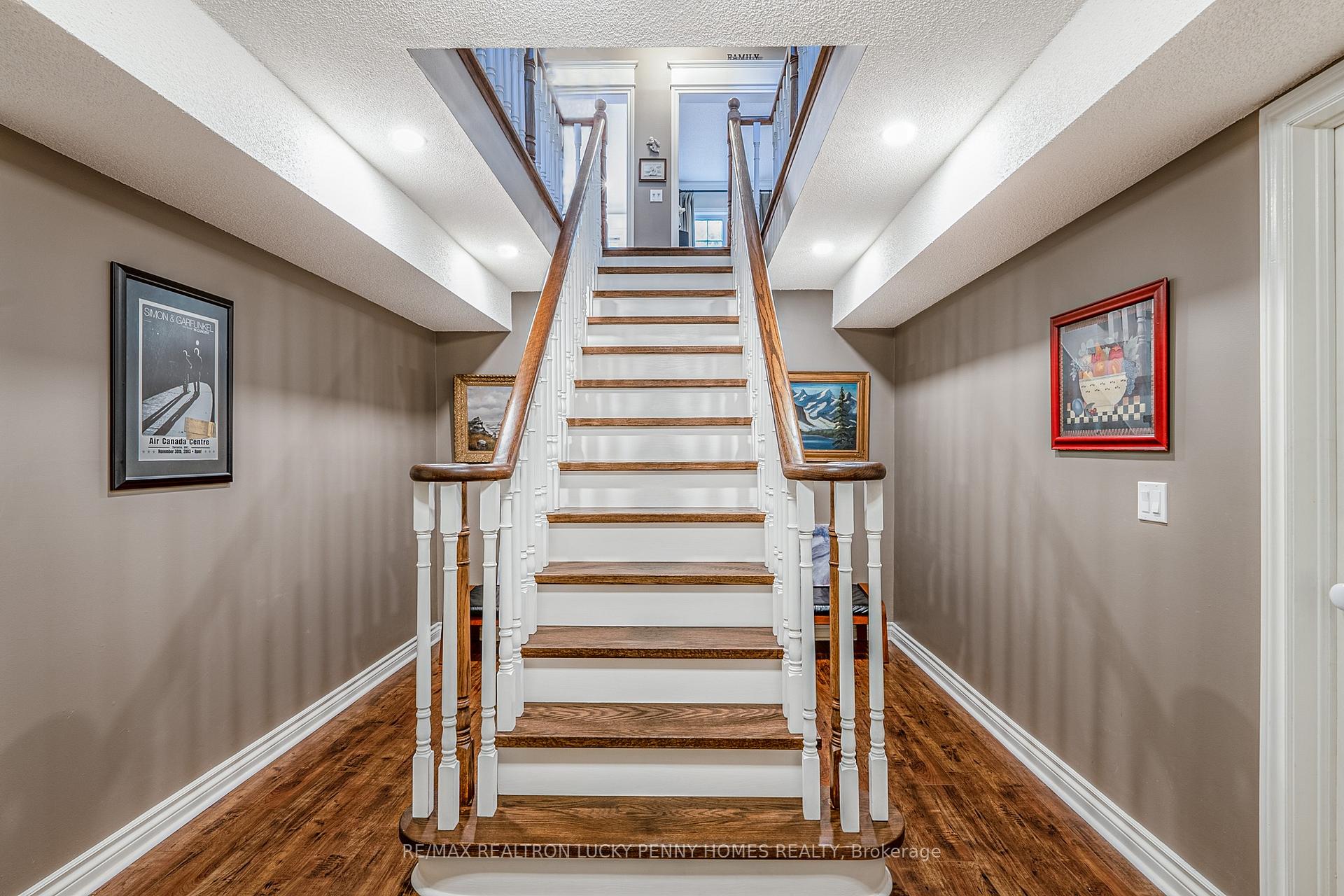 Photo 31 of 74 Braeside Square, Markham, Unionville — HOMEH