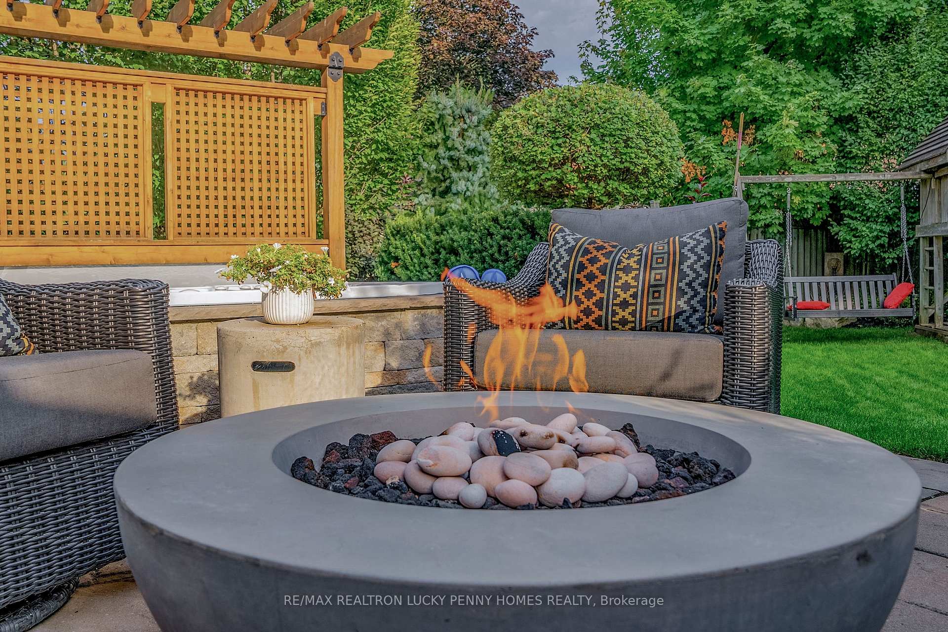 Photo 39 of 74 Braeside Square, Markham, Unionville — HOMEH